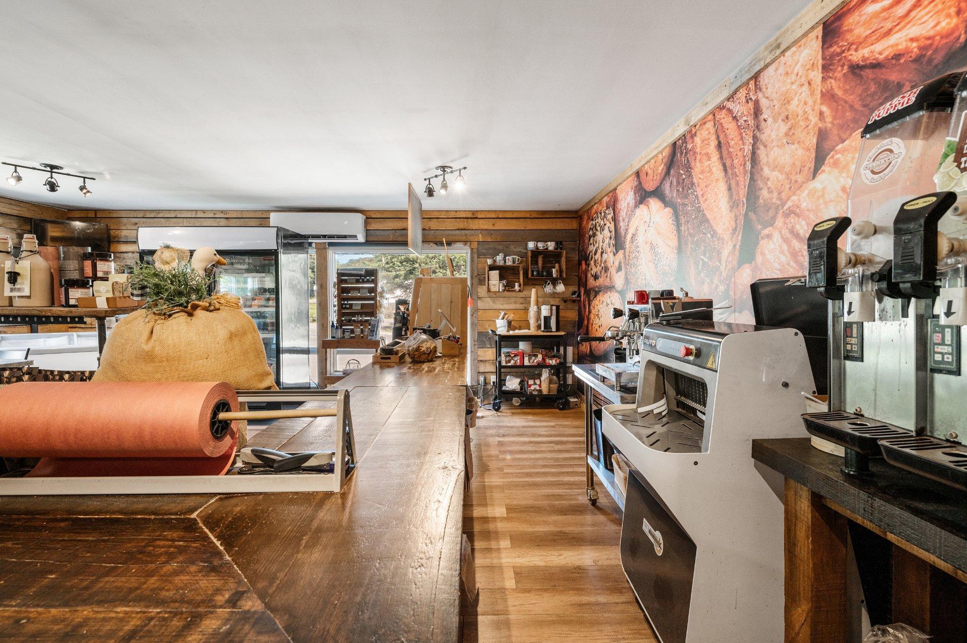 









1034Z


Boul. Rolland-Cloutier

,
Lantier,




QC
J0T1V0

