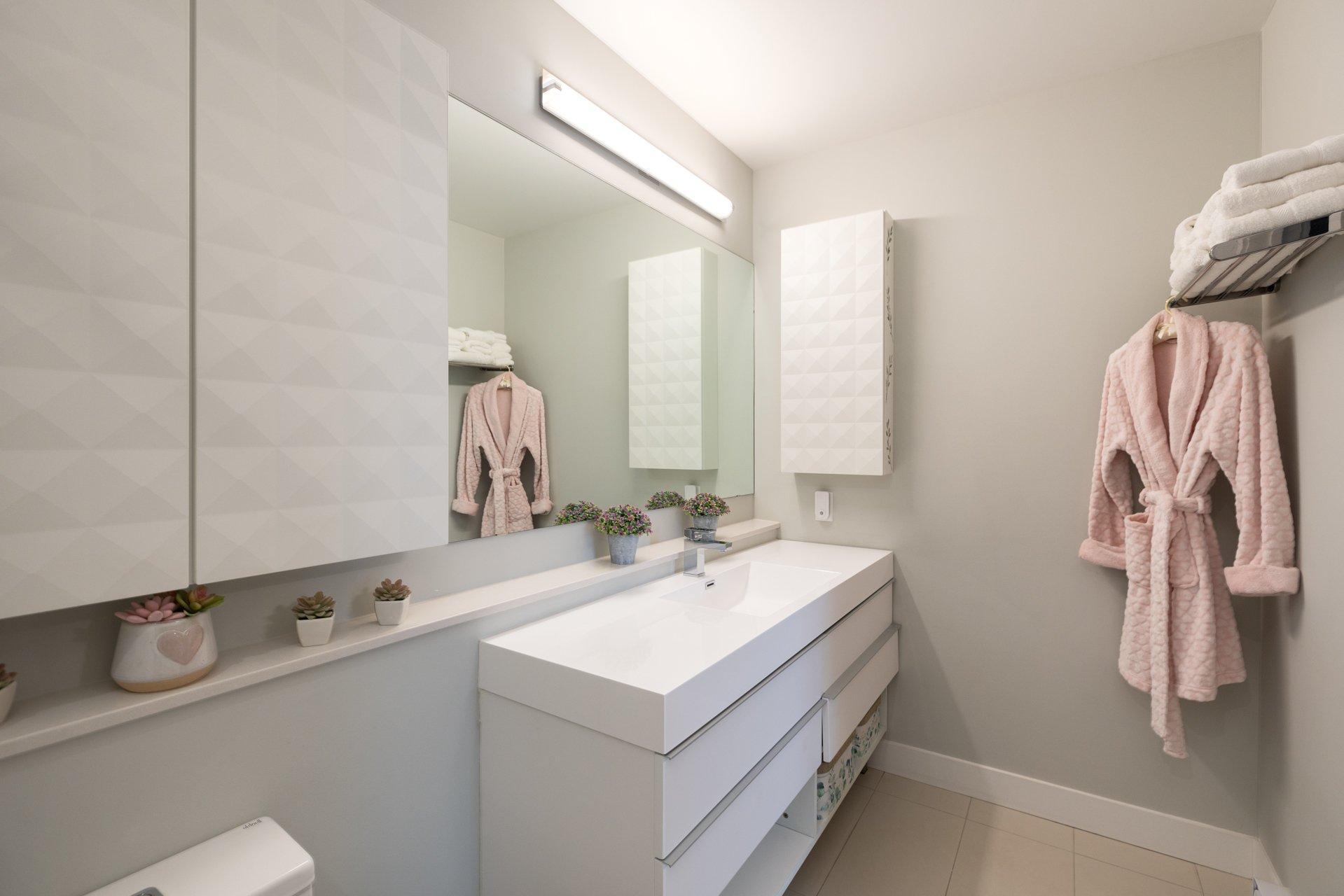 









4


Av. Donegani

, 101,
Pointe-Claire,




QC
H9R0C8

