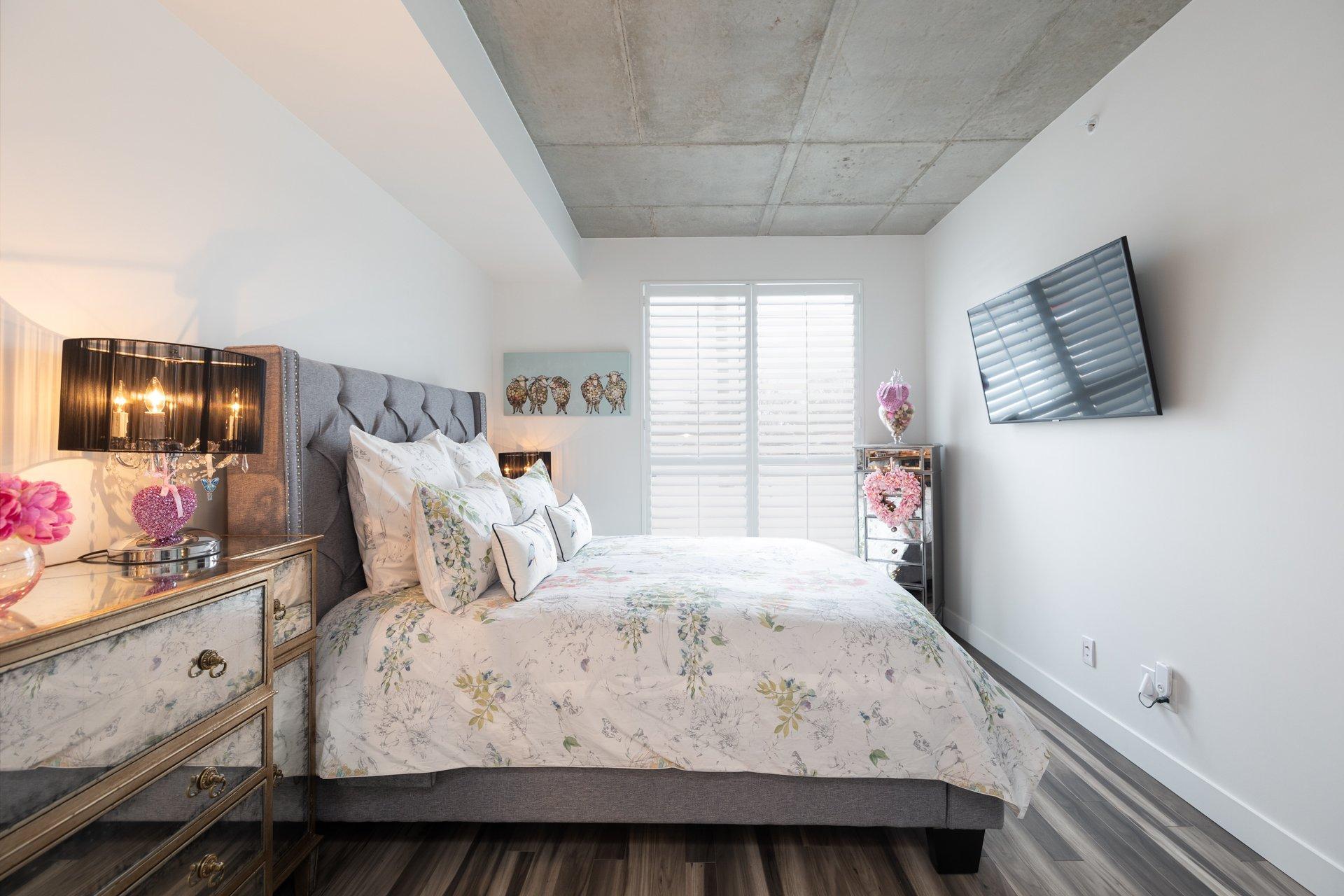 









4


Av. Donegani

, 101,
Pointe-Claire,




QC
H9R0C8

