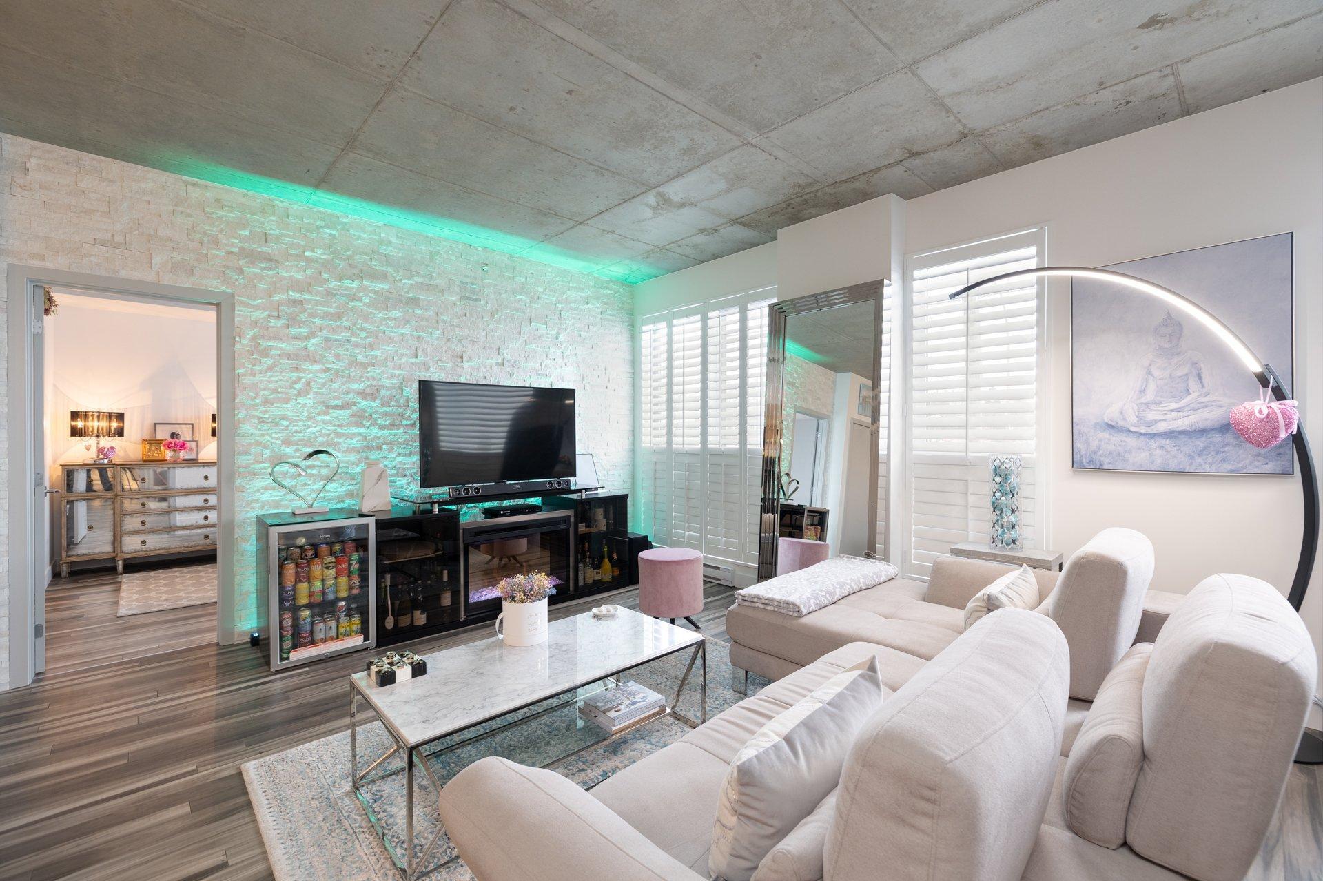 









4


Av. Donegani

, 101,
Pointe-Claire,




QC
H9R0C8

