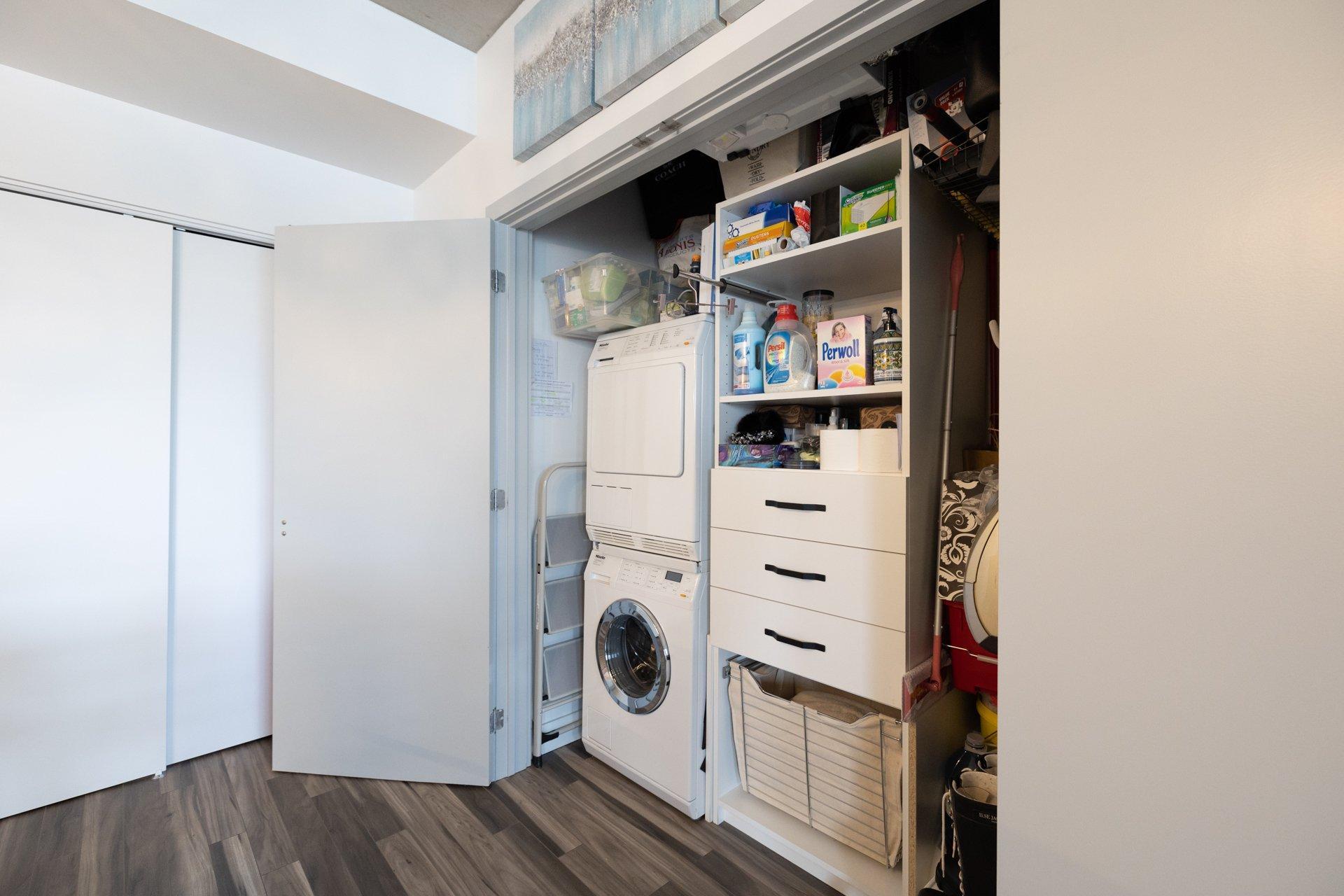 









4


Av. Donegani

, 101,
Pointe-Claire,




QC
H9R0C8

