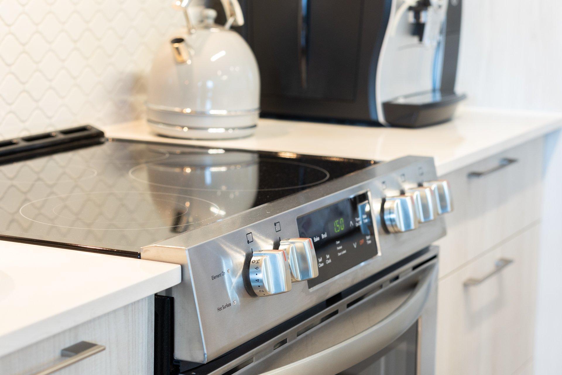 









4


Av. Donegani

, 101,
Pointe-Claire,




QC
H9R0C8

