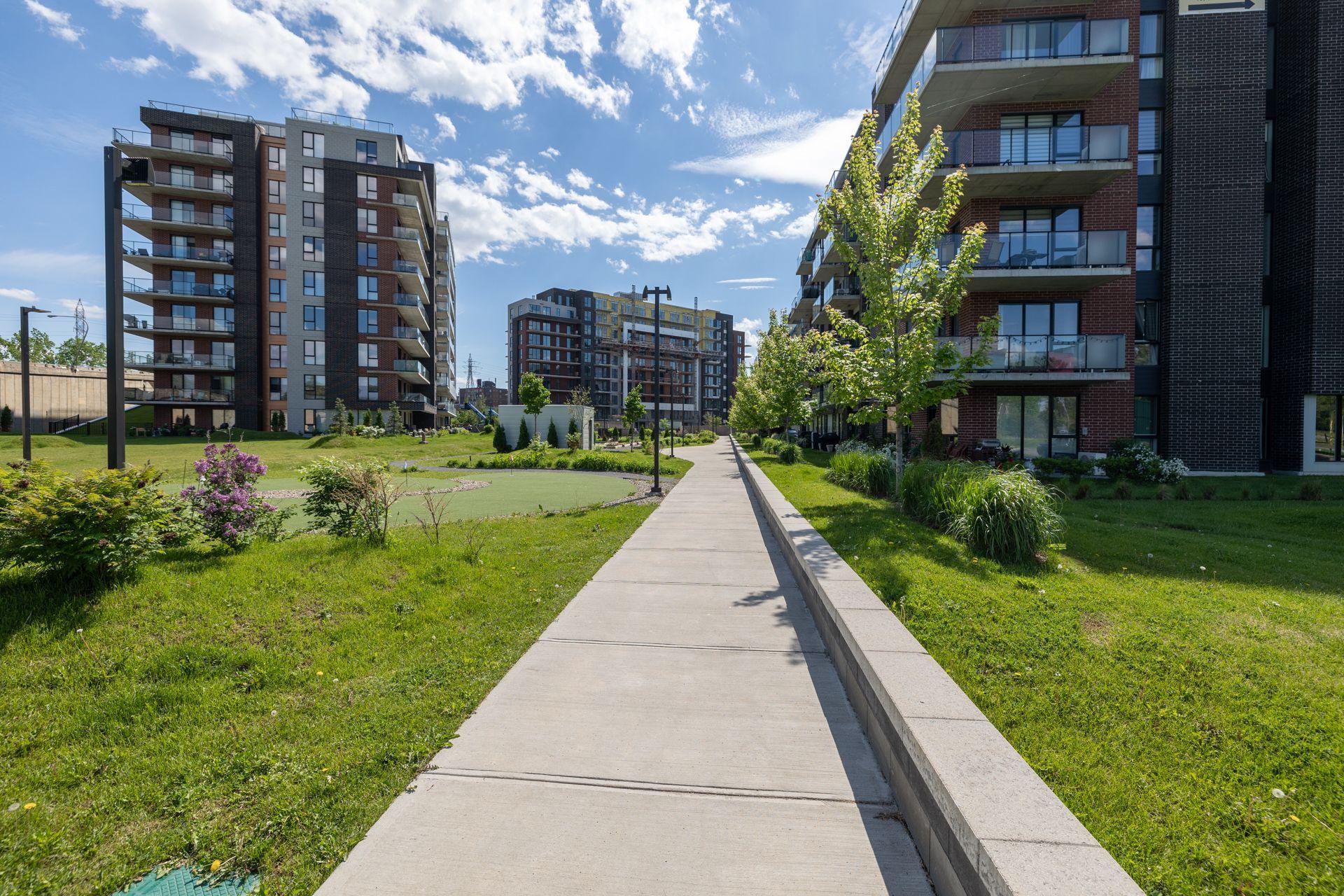 









4


Av. Donegani

, 101,
Pointe-Claire,




QC
H9R0C8

