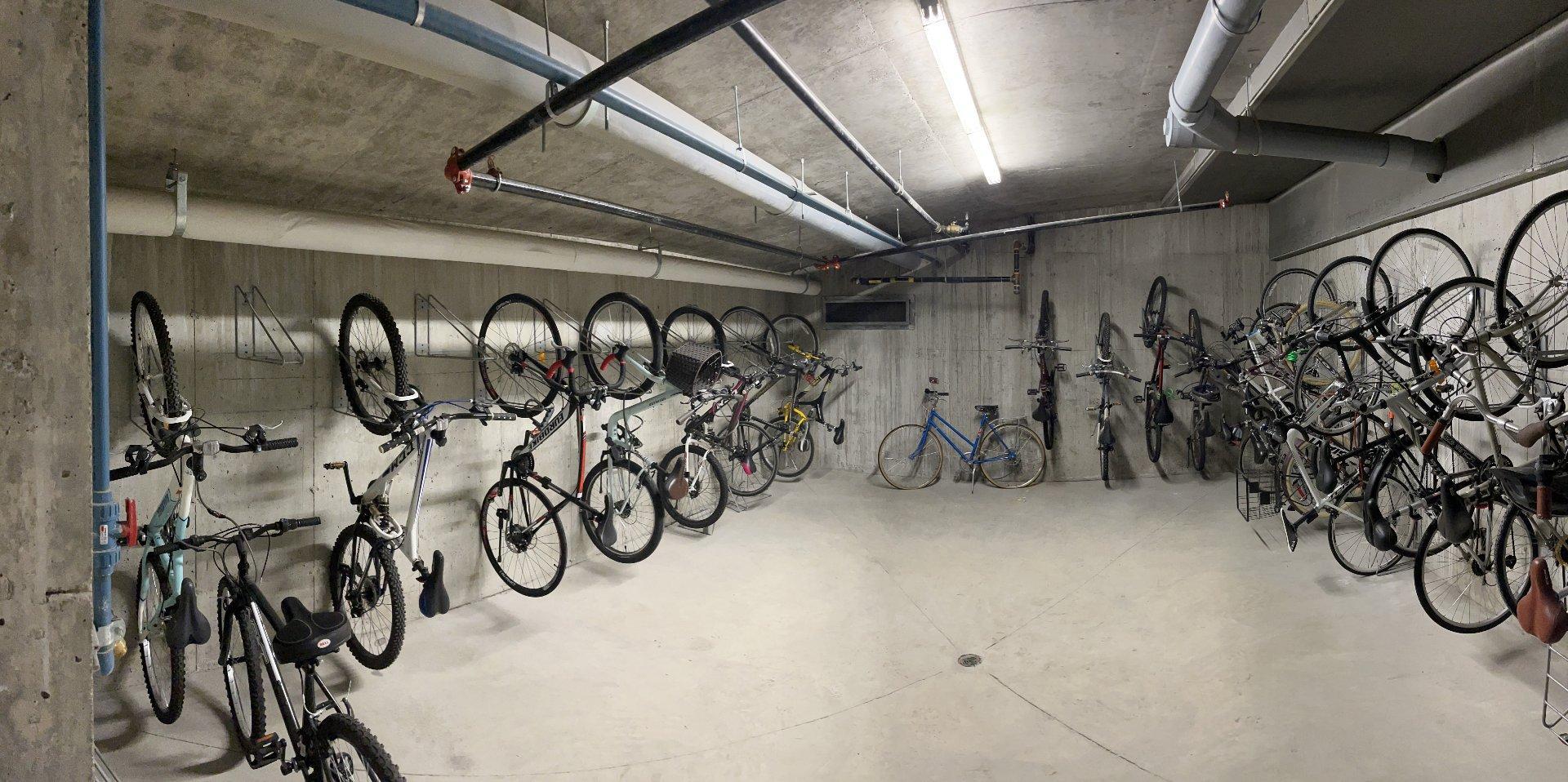 









4


Av. Donegani

, 101,
Pointe-Claire,




QC
H9R0C8

