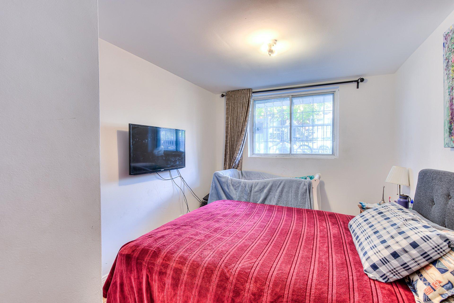 









7430


Av. d'Outremont

,
Montréal (Villeray/Saint-Michel/Parc-Extension),




QC
H3N2L8

