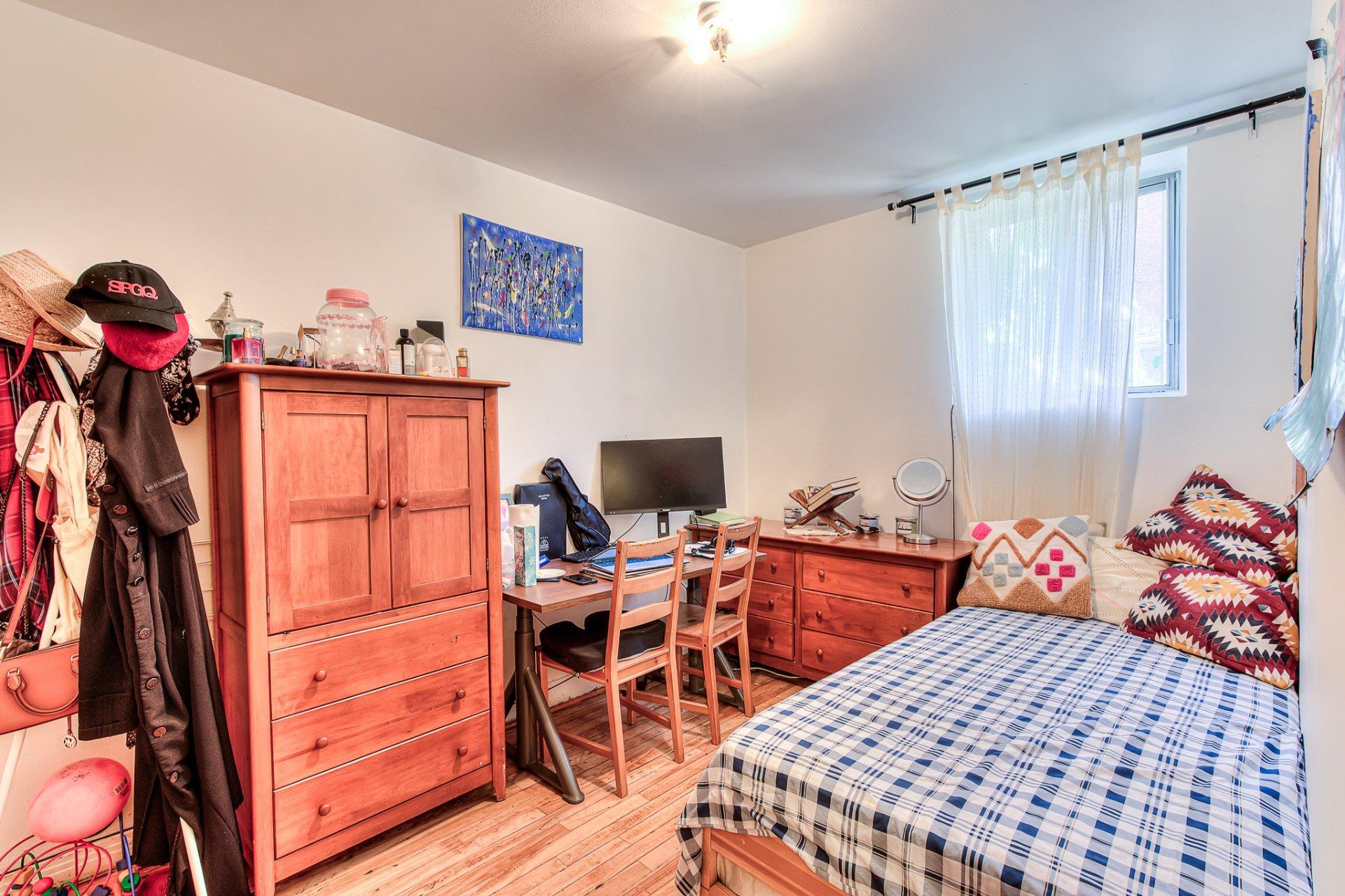 









7430


Av. d'Outremont

,
Montréal (Villeray/Saint-Michel/Parc-Extension),




QC
H3N2L8

