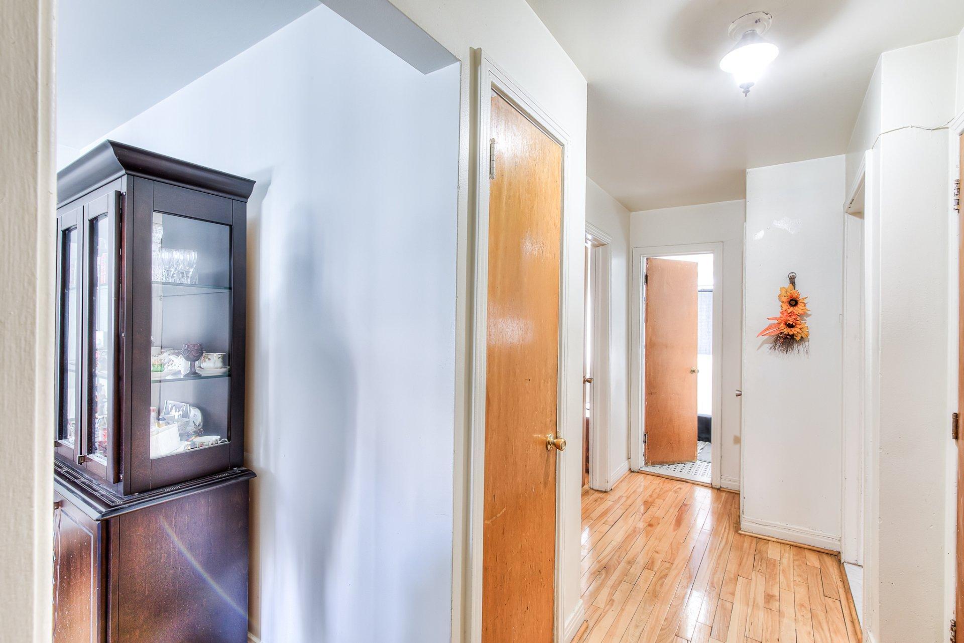 









7430


Av. d'Outremont

,
Montréal (Villeray/Saint-Michel/Parc-Extension),




QC
H3N2L8

