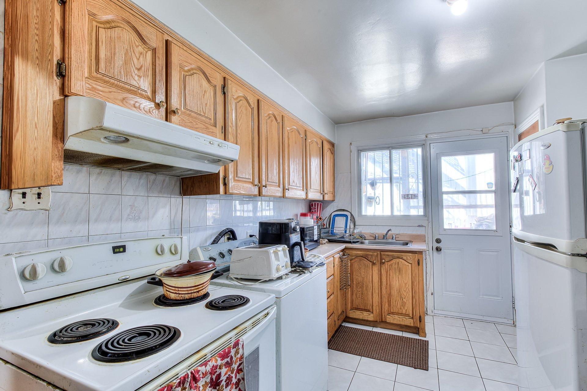 









7430


Av. d'Outremont

,
Montréal (Villeray/Saint-Michel/Parc-Extension),




QC
H3N2L8

