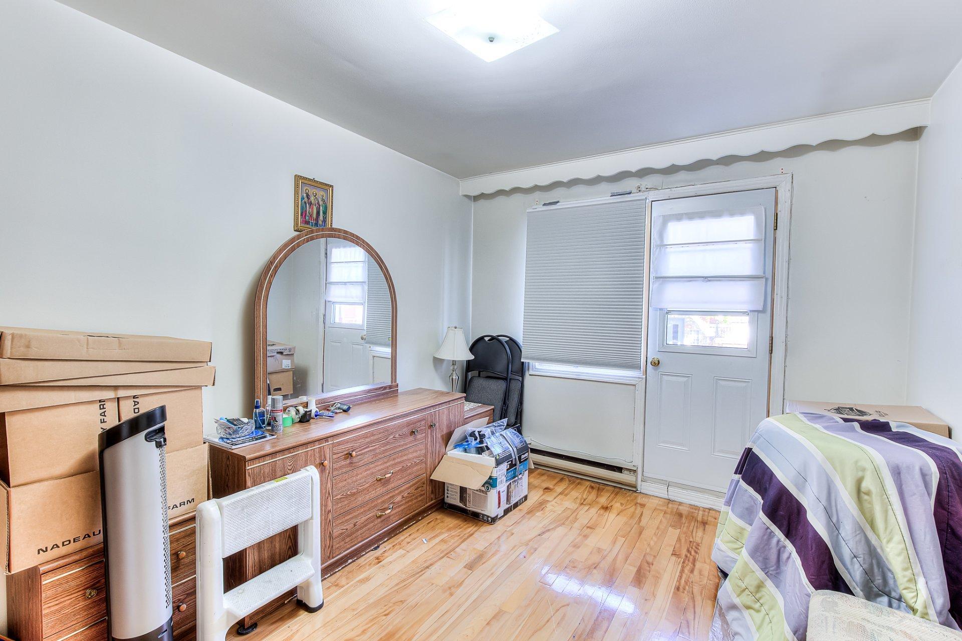 









7430


Av. d'Outremont

,
Montréal (Villeray/Saint-Michel/Parc-Extension),




QC
H3N2L8

