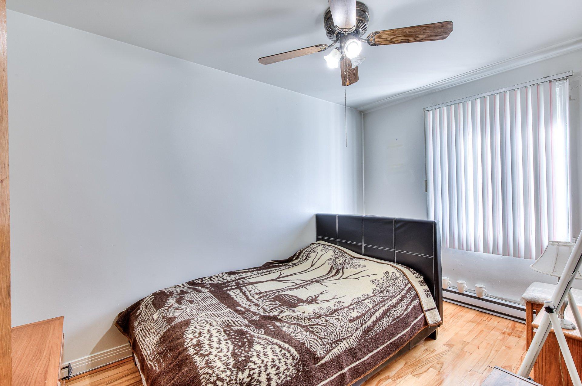 









7430


Av. d'Outremont

,
Montréal (Villeray/Saint-Michel/Parc-Extension),




QC
H3N2L8


