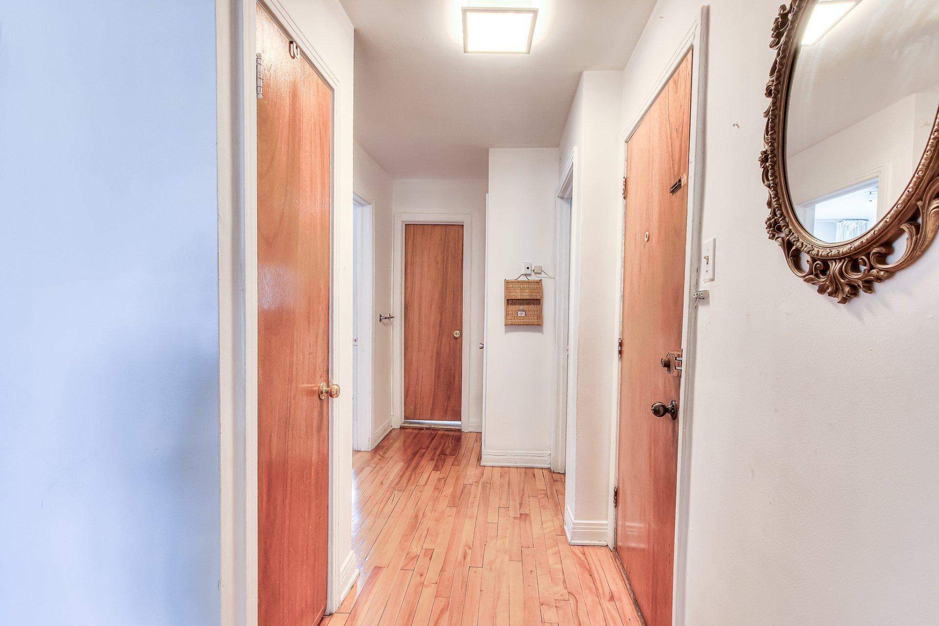 









7430


Av. d'Outremont

,
Montréal (Villeray/Saint-Michel/Parc-Extension),




QC
H3N2L8

