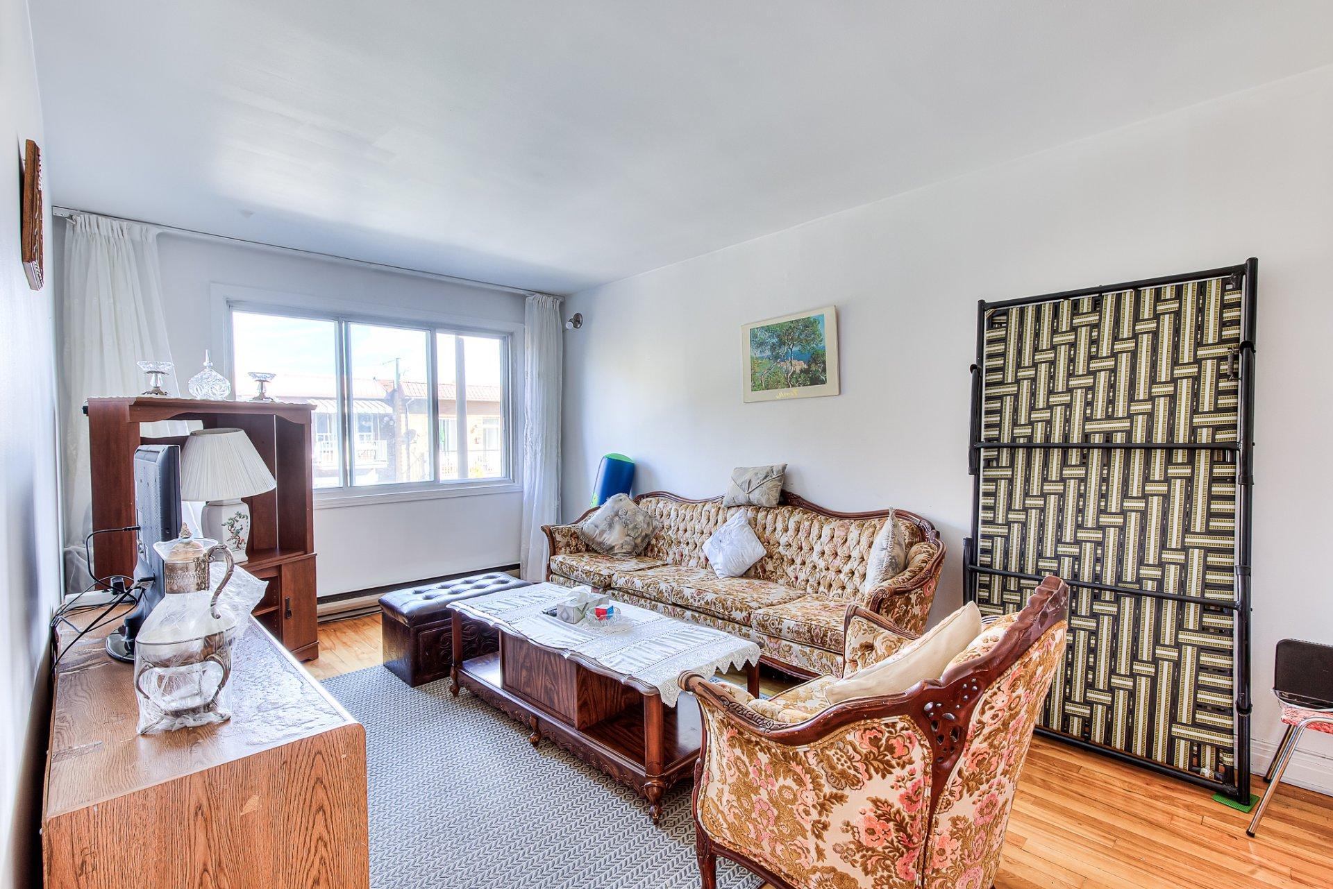 









7430


Av. d'Outremont

,
Montréal (Villeray/Saint-Michel/Parc-Extension),




QC
H3N2L8

