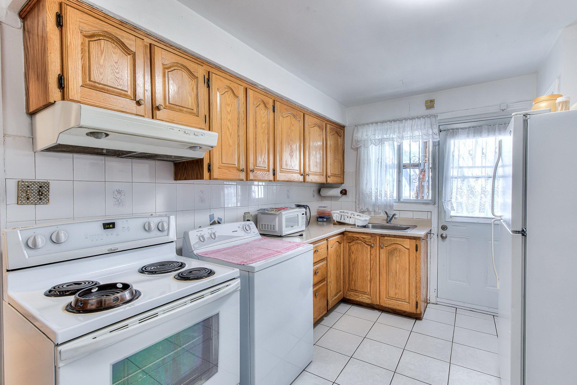 









7430


Av. d'Outremont

,
Montréal (Villeray/Saint-Michel/Parc-Extension),




QC
H3N2L8

