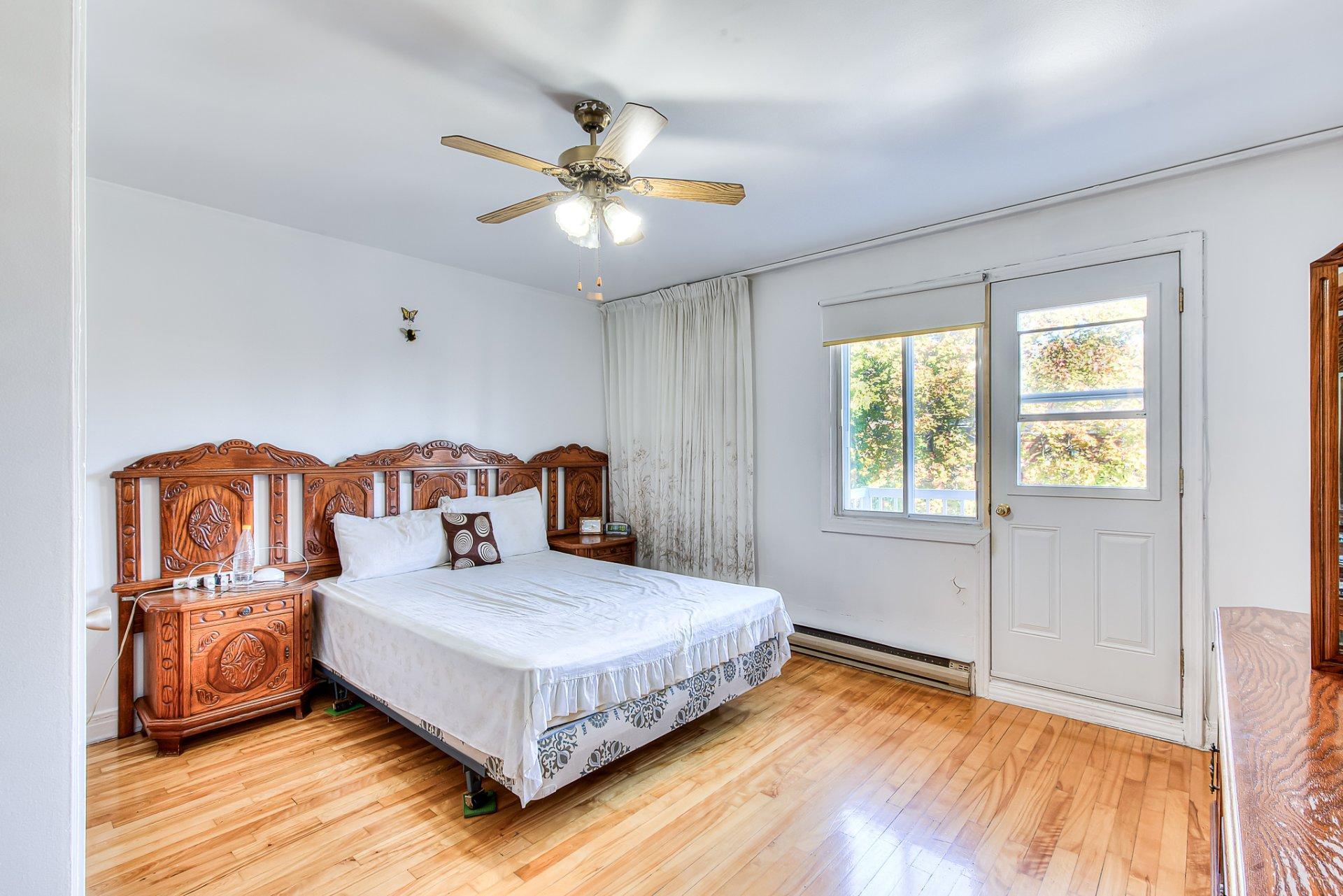 









7430


Av. d'Outremont

,
Montréal (Villeray/Saint-Michel/Parc-Extension),




QC
H3N2L8

