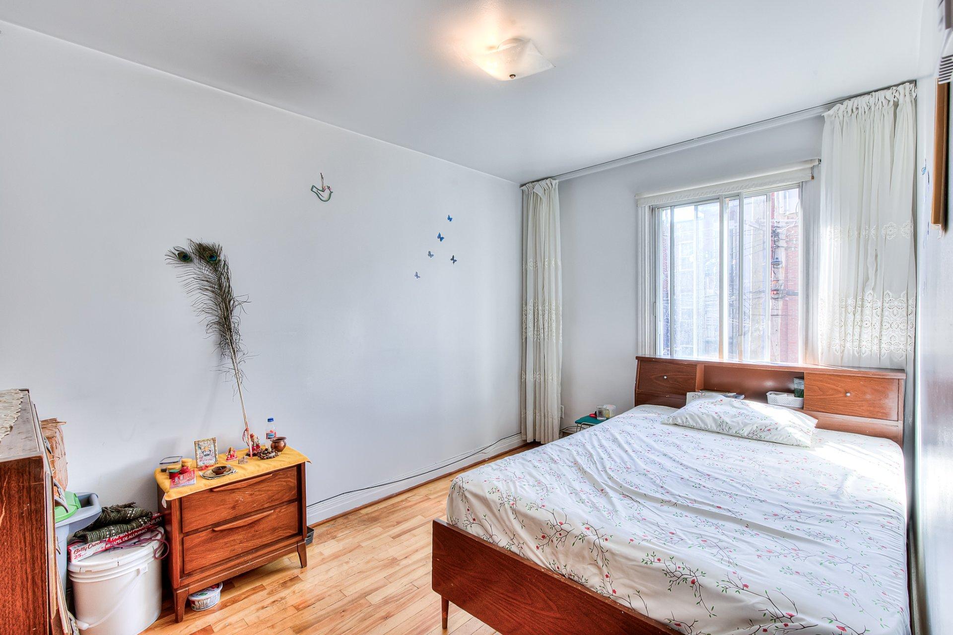 









7430


Av. d'Outremont

,
Montréal (Villeray/Saint-Michel/Parc-Extension),




QC
H3N2L8

