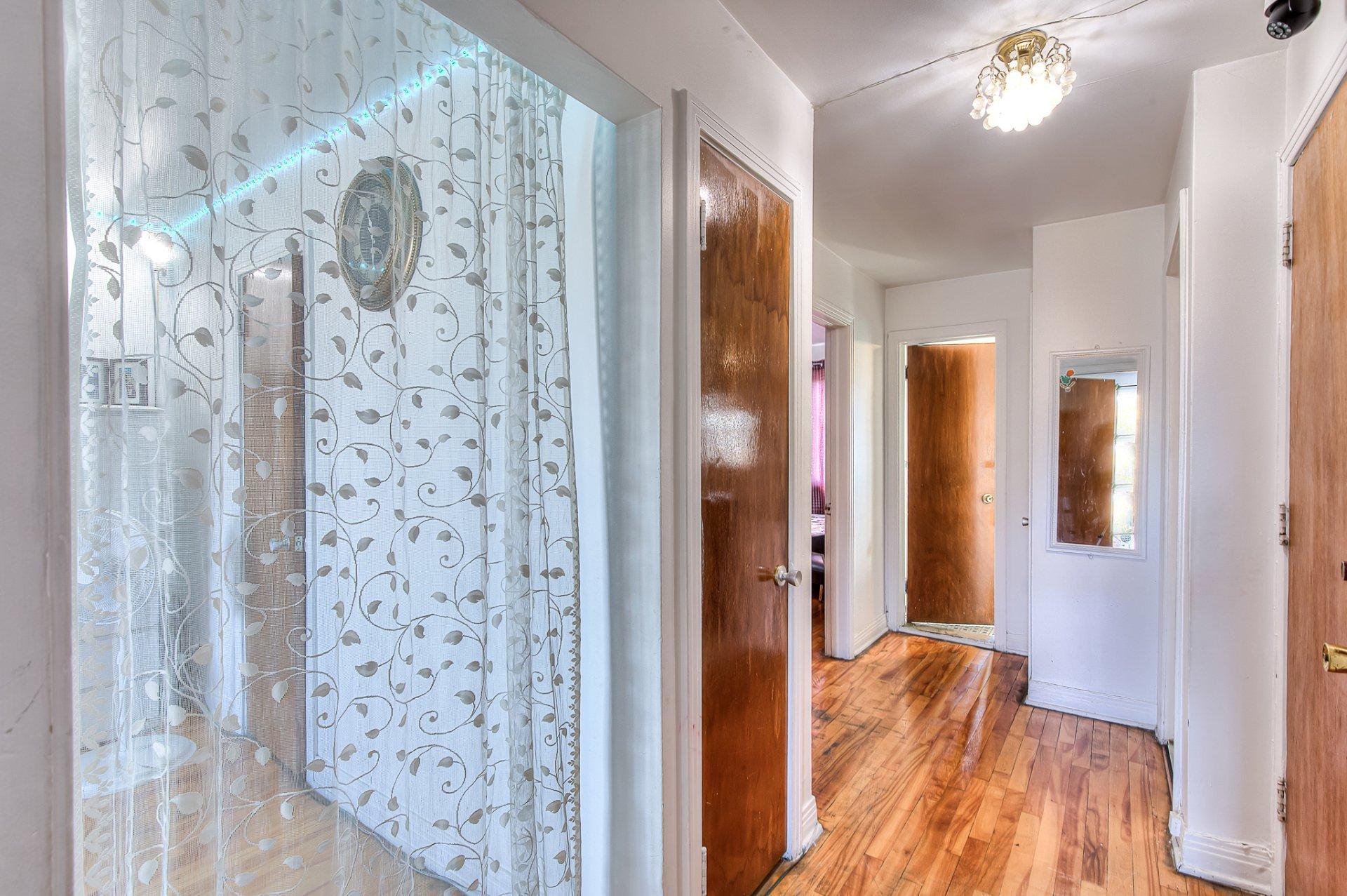 









7430


Av. d'Outremont

,
Montréal (Villeray/Saint-Michel/Parc-Extension),




QC
H3N2L8

