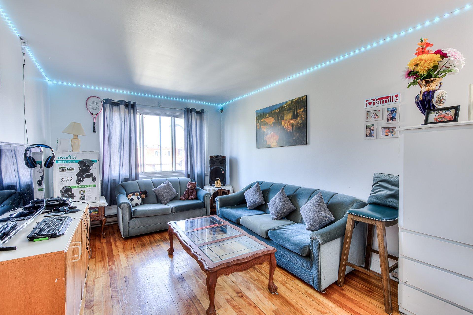 









7430


Av. d'Outremont

,
Montréal (Villeray/Saint-Michel/Parc-Extension),




QC
H3N2L8

