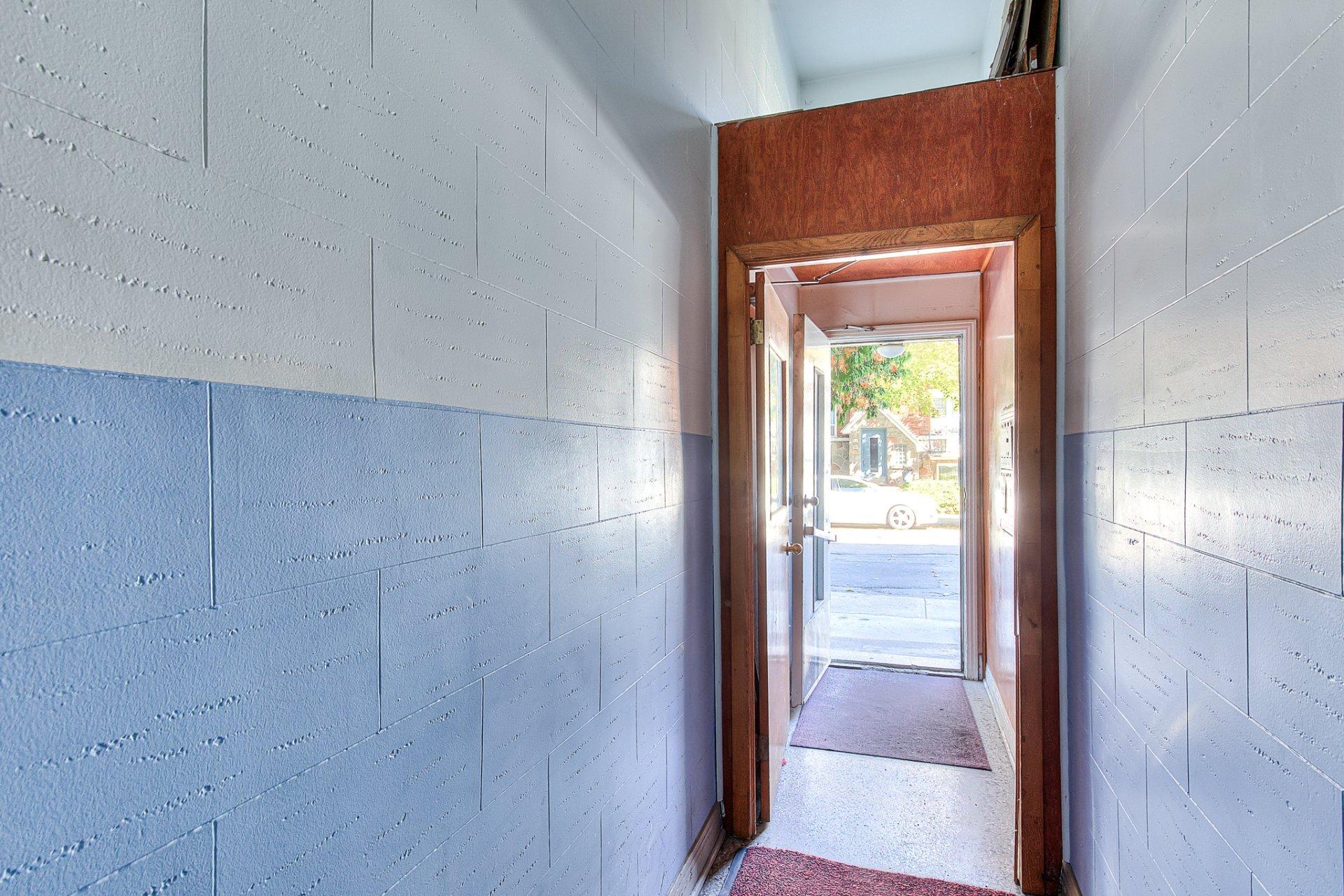 









7430


Av. d'Outremont

,
Montréal (Villeray/Saint-Michel/Parc-Extension),




QC
H3N2L8

