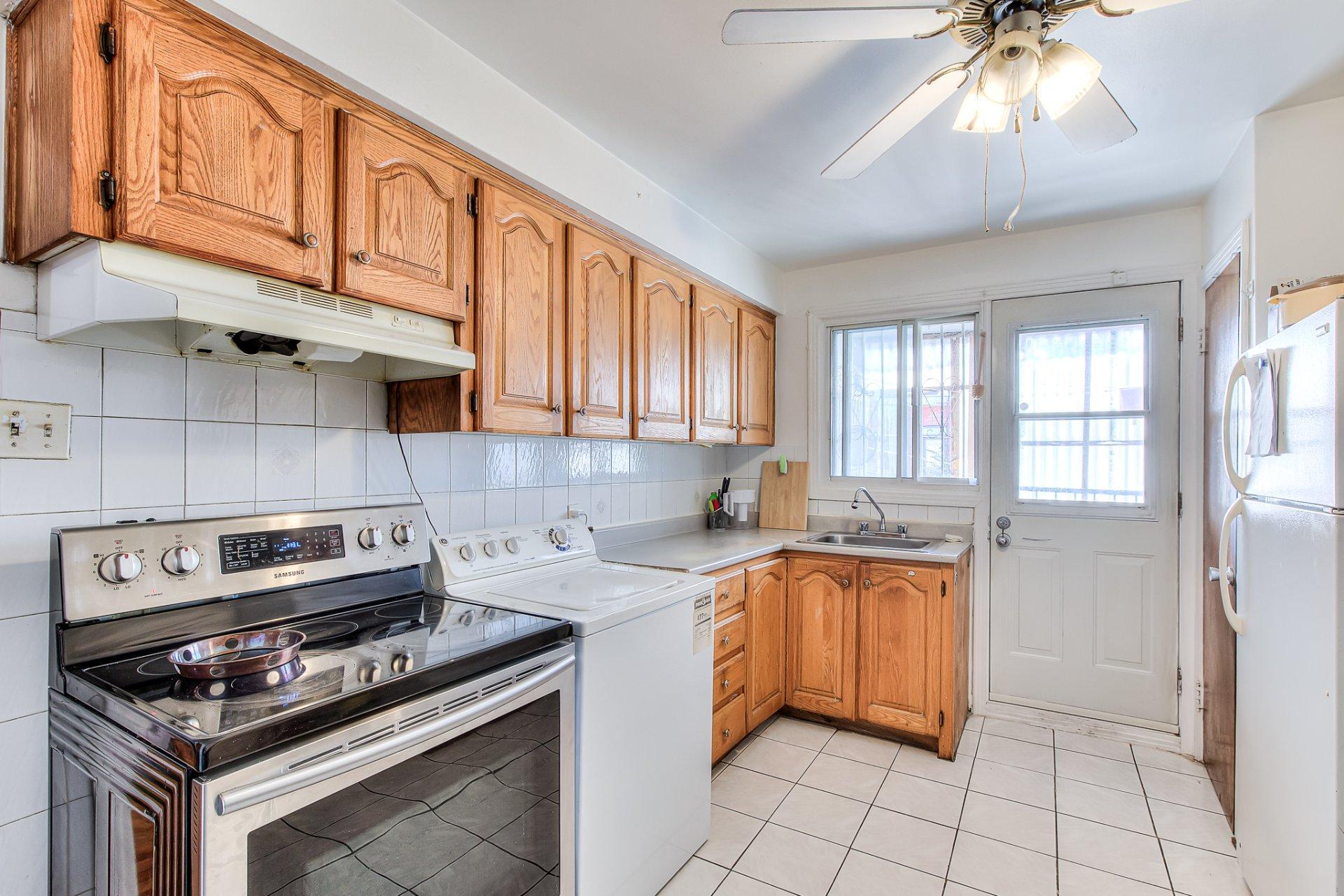 









7430


Av. d'Outremont

,
Montréal (Villeray/Saint-Michel/Parc-Extension),




QC
H3N2L8

