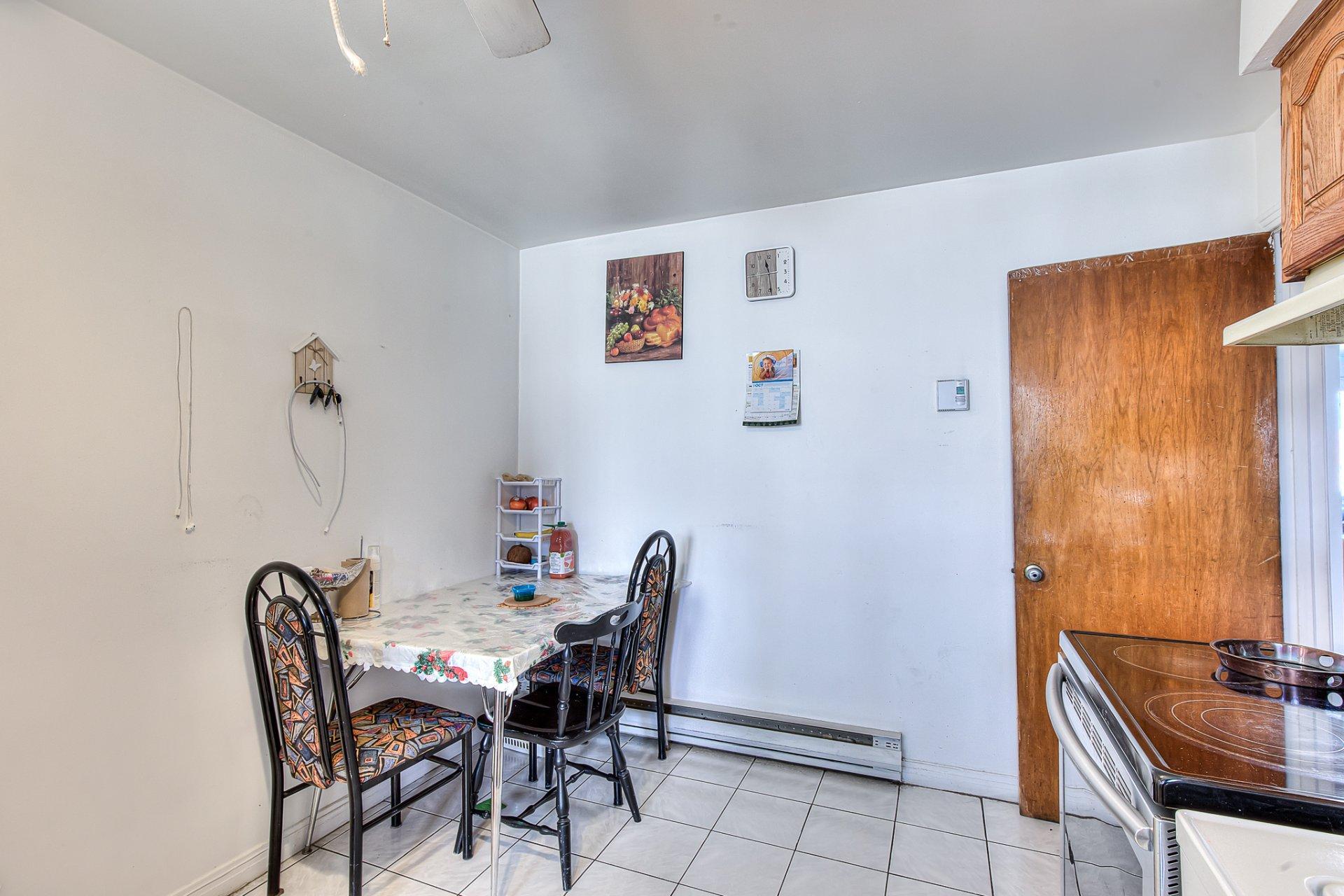 









7430


Av. d'Outremont

,
Montréal (Villeray/Saint-Michel/Parc-Extension),




QC
H3N2L8

