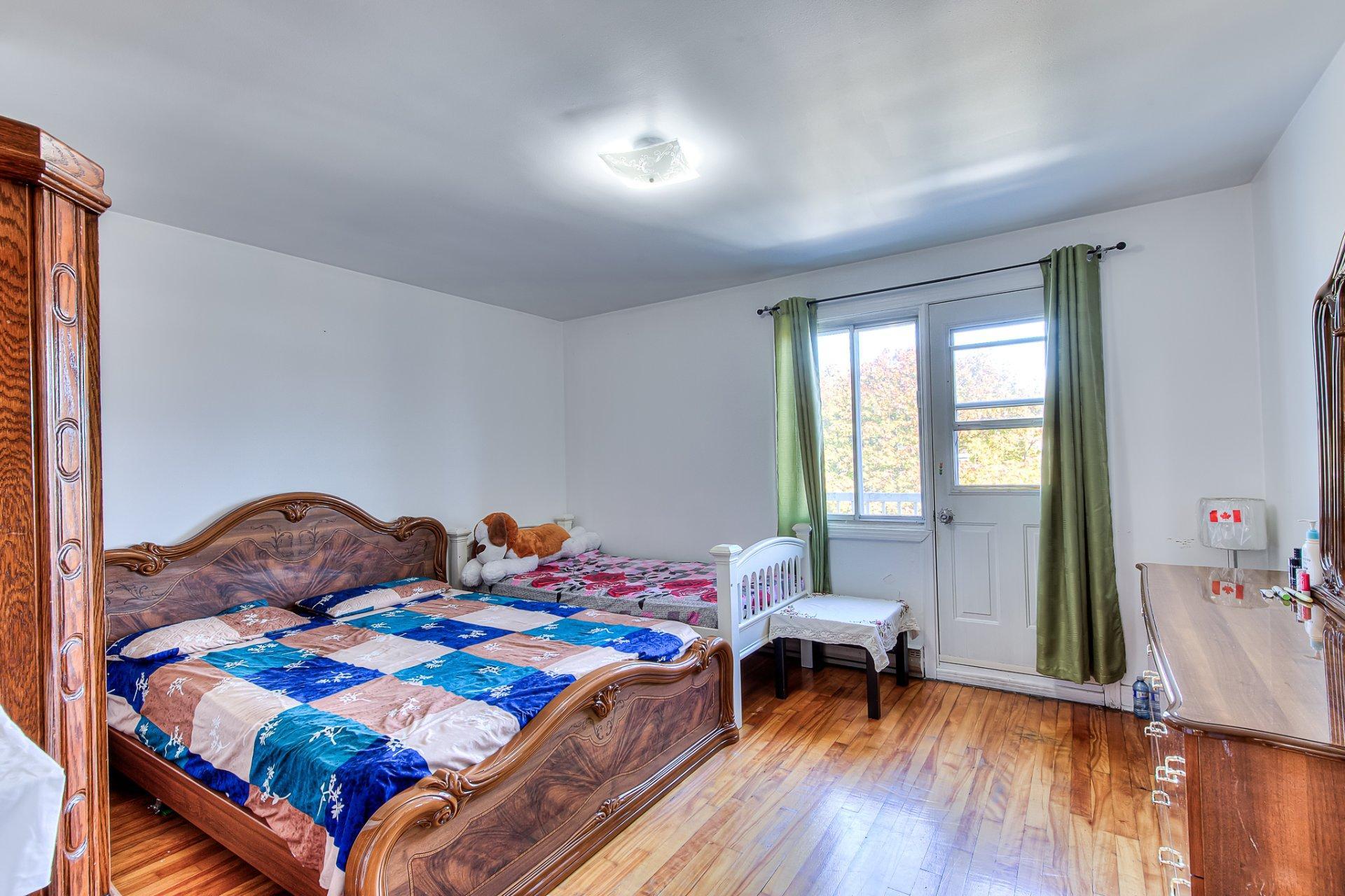 









7430


Av. d'Outremont

,
Montréal (Villeray/Saint-Michel/Parc-Extension),




QC
H3N2L8


