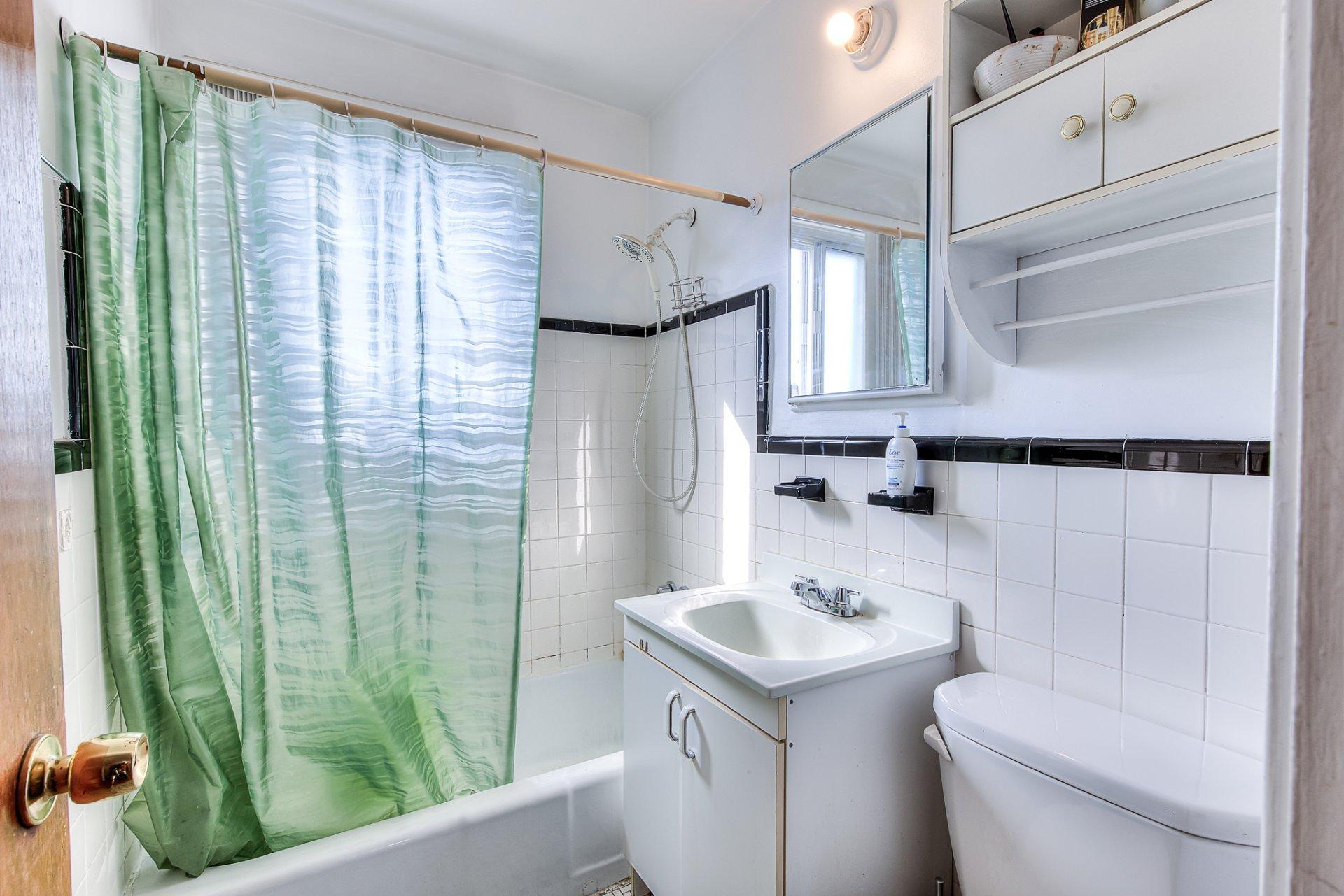 









7430


Av. d'Outremont

,
Montréal (Villeray/Saint-Michel/Parc-Extension),




QC
H3N2L8

