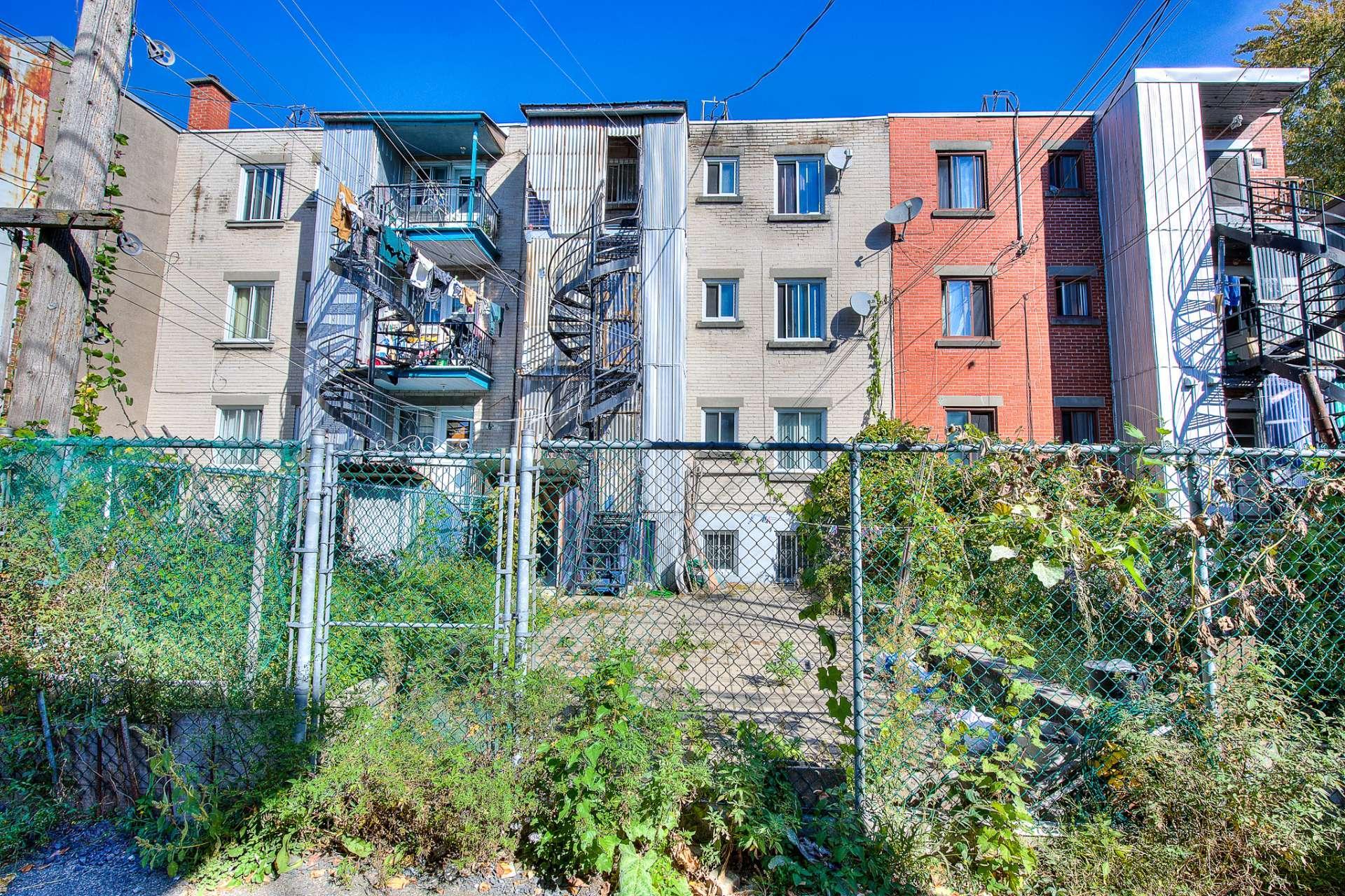 









7430


Av. d'Outremont

,
Montréal (Villeray/Saint-Michel/Parc-Extension),




QC
H3N2L8


