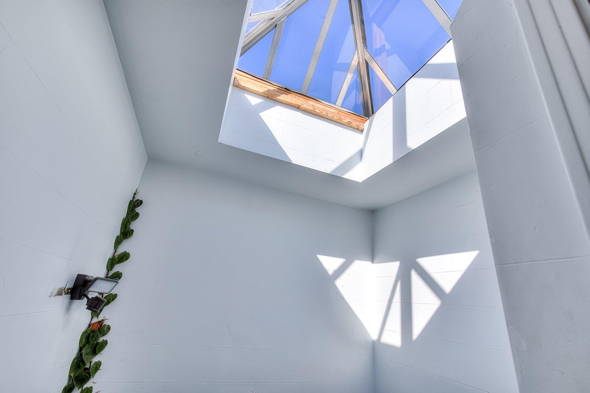 









7430


Av. d'Outremont

,
Montréal (Villeray/Saint-Michel/Parc-Extension),




QC
H3N2L8

