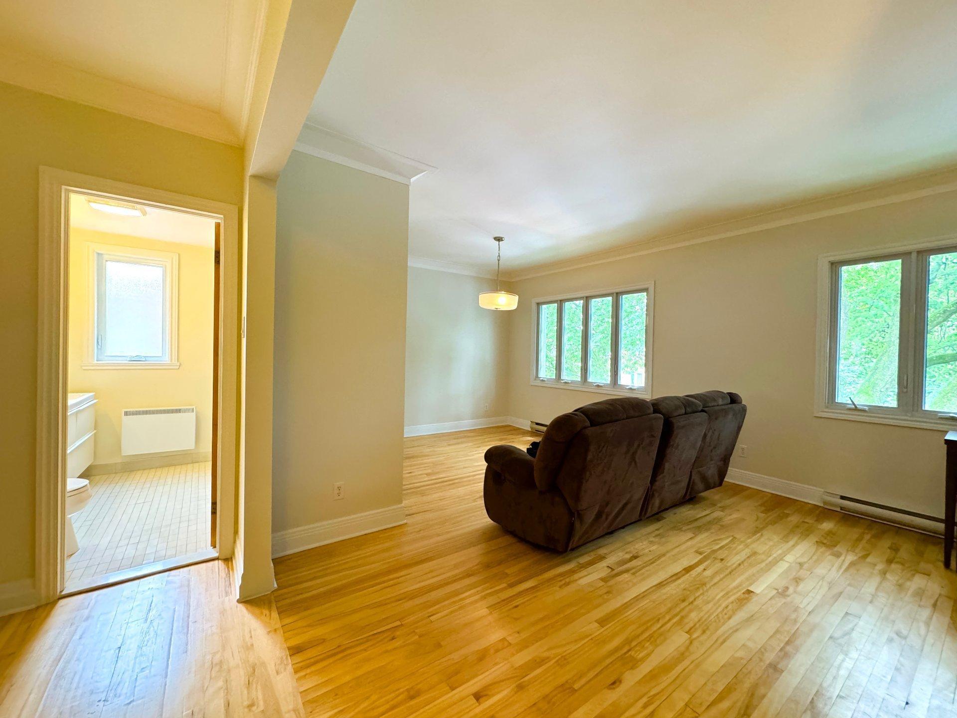 









1677


Boul. Desmarchais

,
Montréal (Le Sud-Ouest),




QC
H4E2B5

