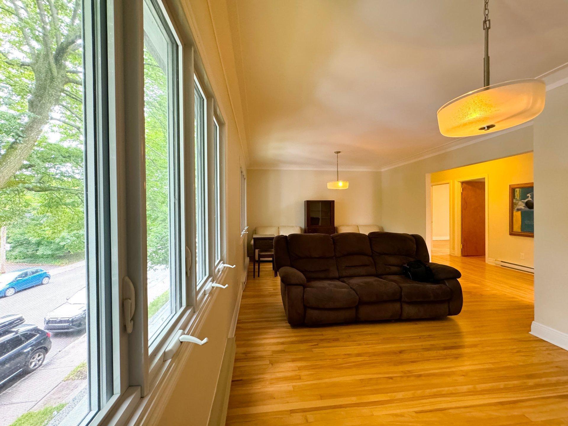 









1677


Boul. Desmarchais

,
Montréal (Le Sud-Ouest),




QC
H4E2B5

