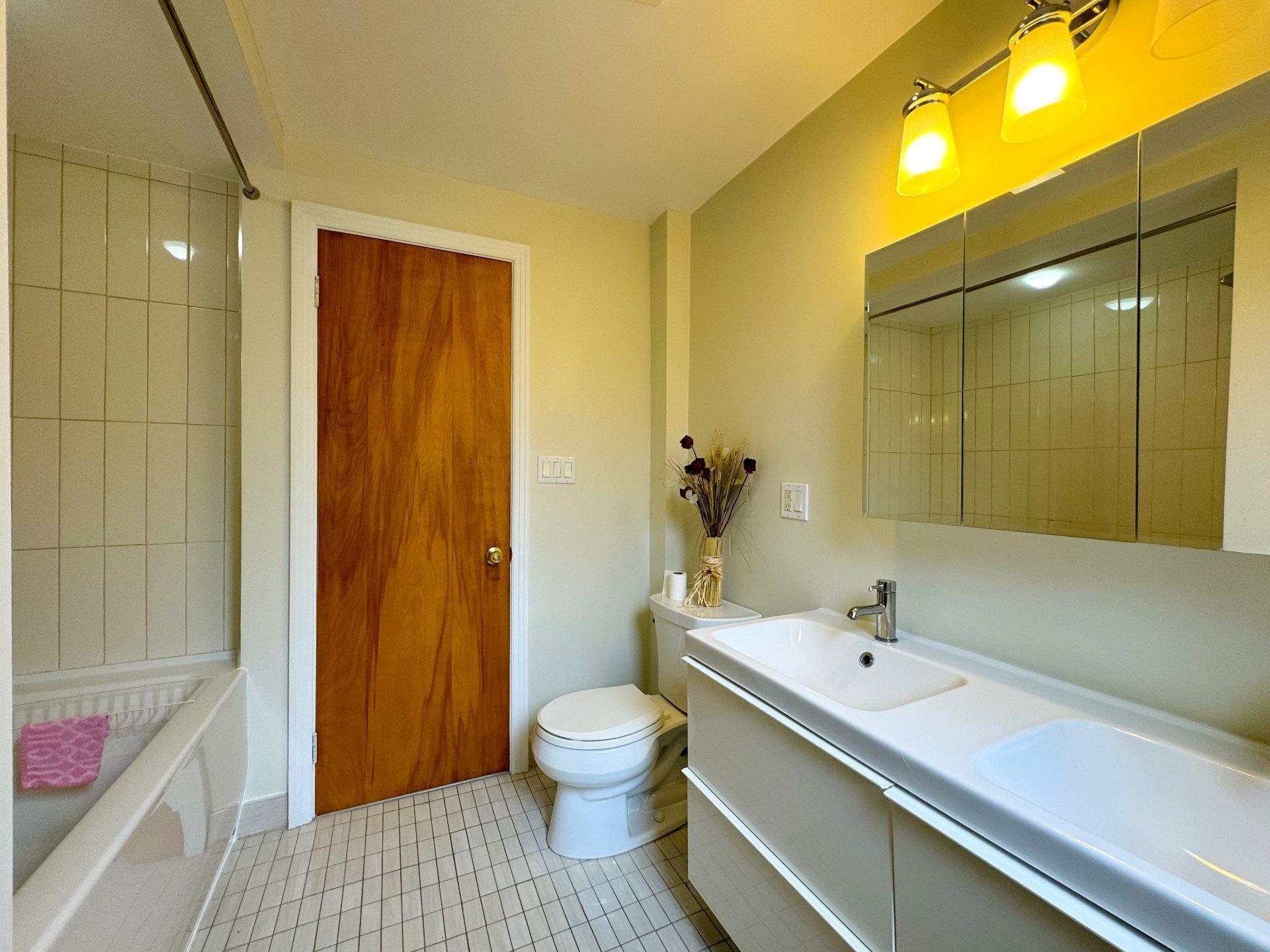 









1677


Boul. Desmarchais

,
Montréal (Le Sud-Ouest),




QC
H4E2B5

