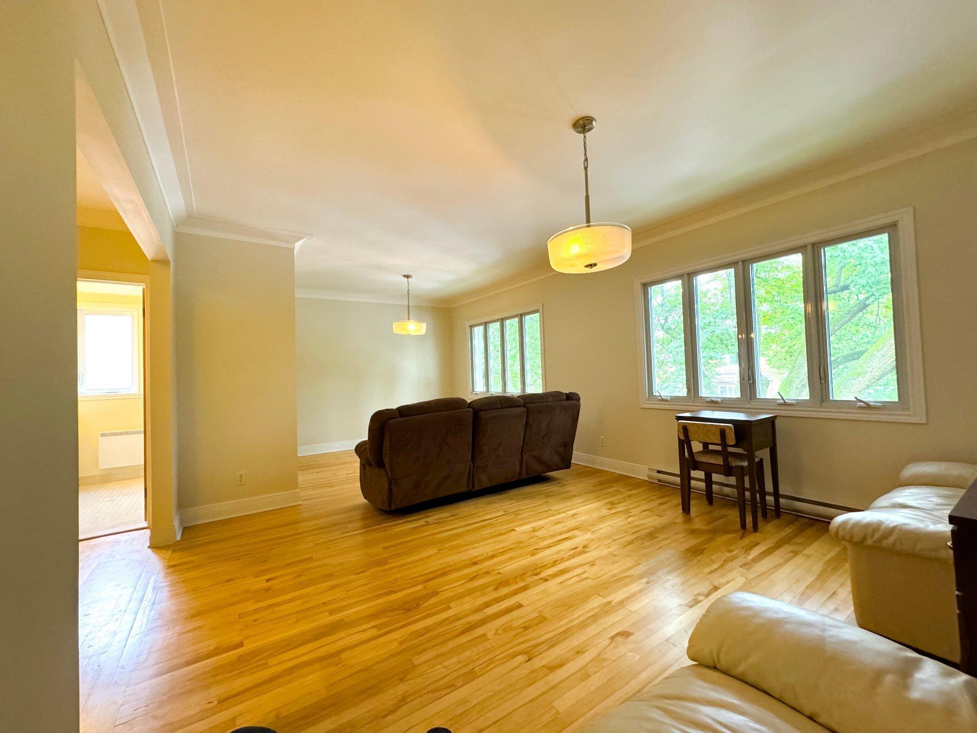 









1677


Boul. Desmarchais

,
Montréal (Le Sud-Ouest),




QC
H4E2B5

