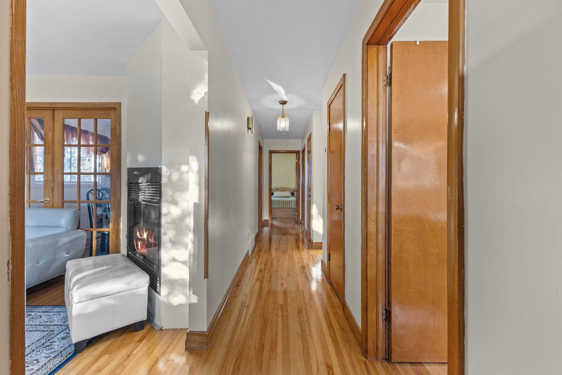









1845


Av. Fontaine

,
Laval (Chomedey),




QC
H7T1N8

