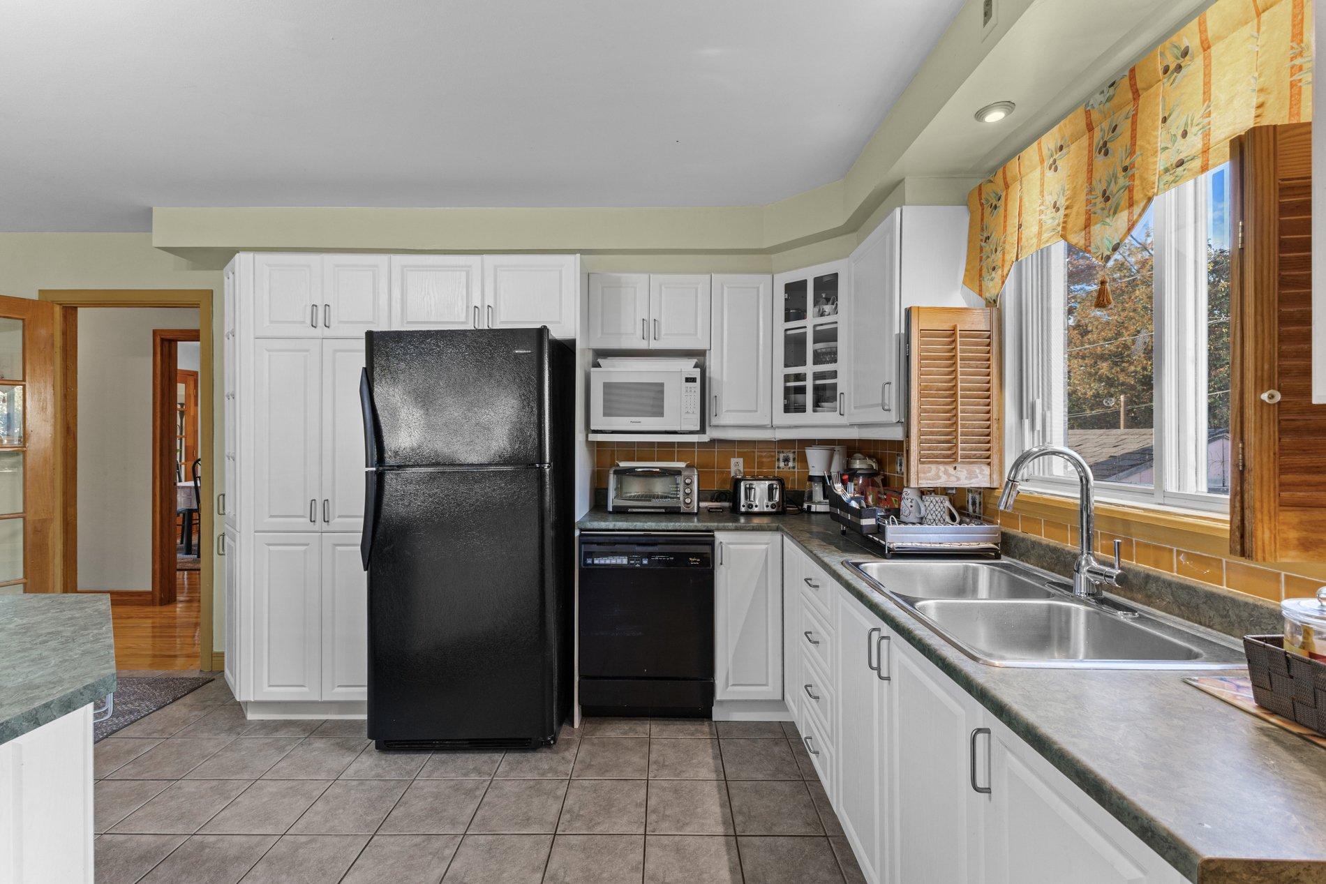 









1845


Av. Fontaine

,
Laval (Chomedey),




QC
H7T1N8

