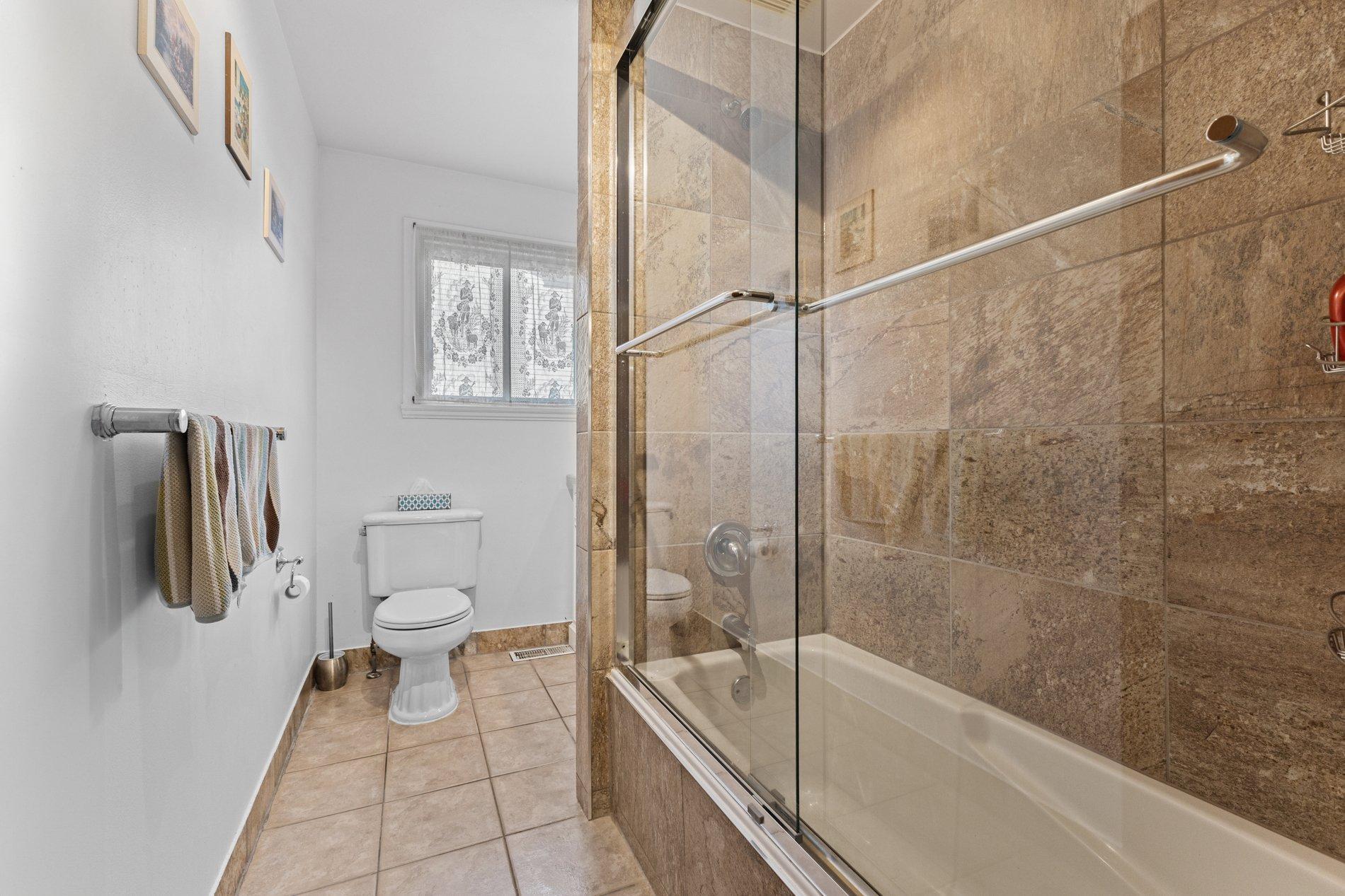









1845


Av. Fontaine

,
Laval (Chomedey),




QC
H7T1N8

