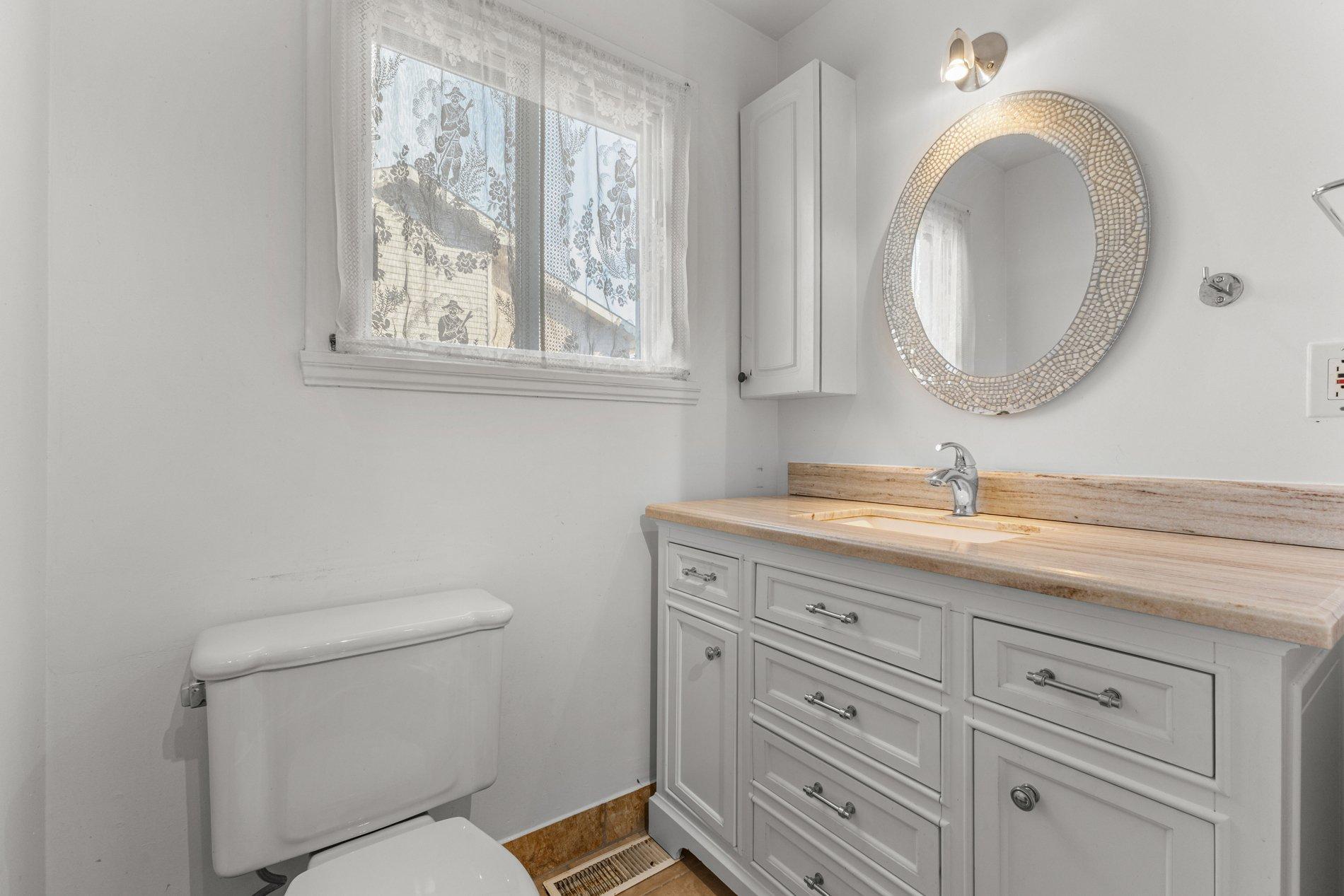 









1845


Av. Fontaine

,
Laval (Chomedey),




QC
H7T1N8

