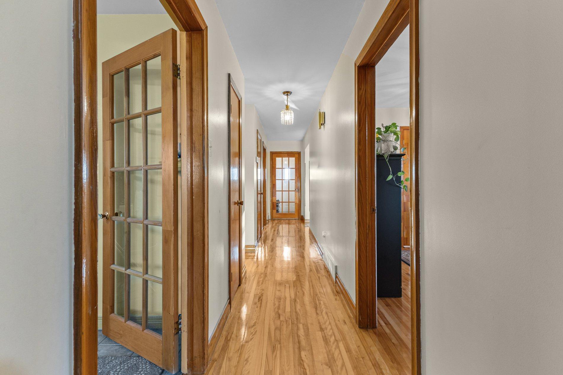 









1845


Av. Fontaine

,
Laval (Chomedey),




QC
H7T1N8

