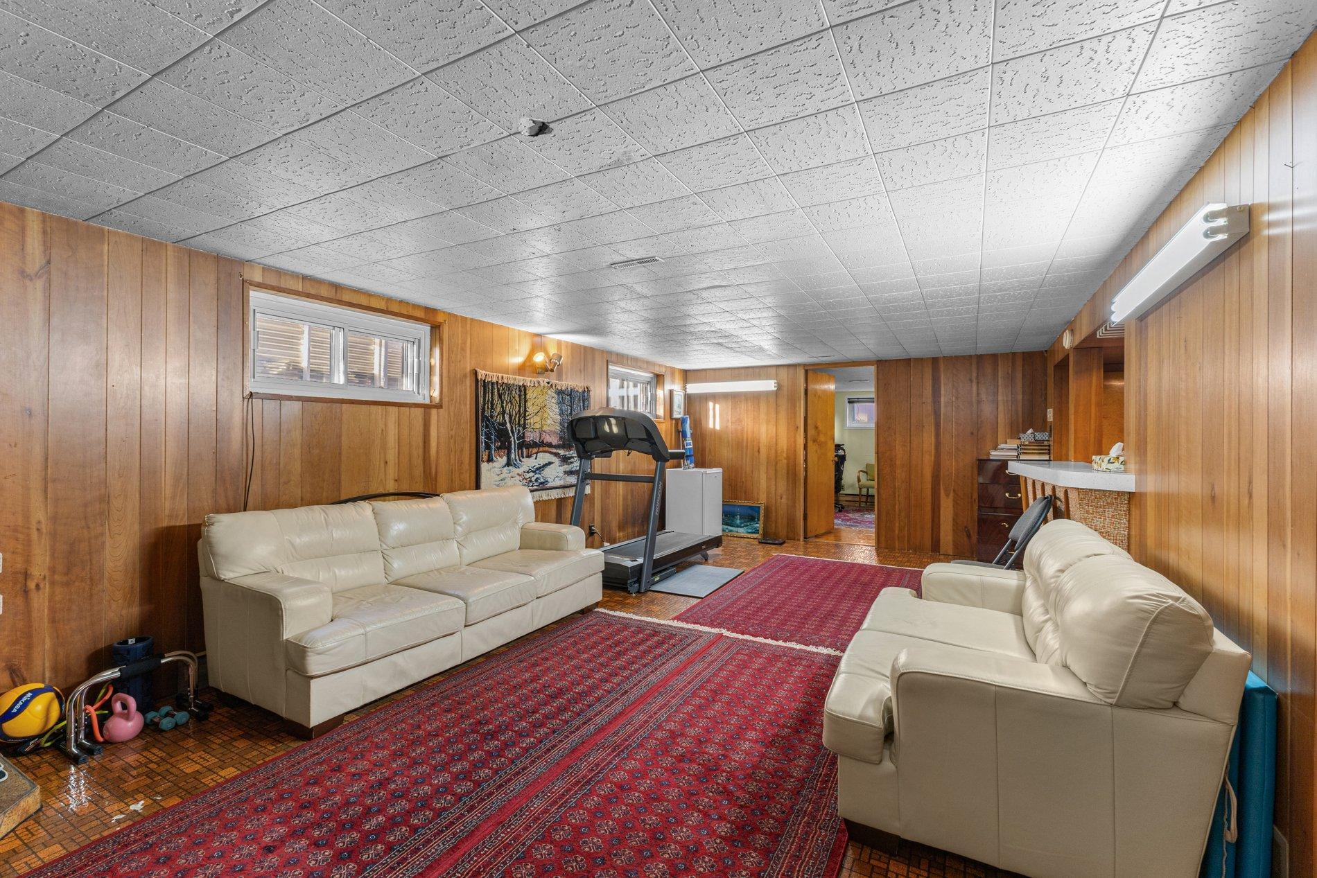 









1845


Av. Fontaine

,
Laval (Chomedey),




QC
H7T1N8

