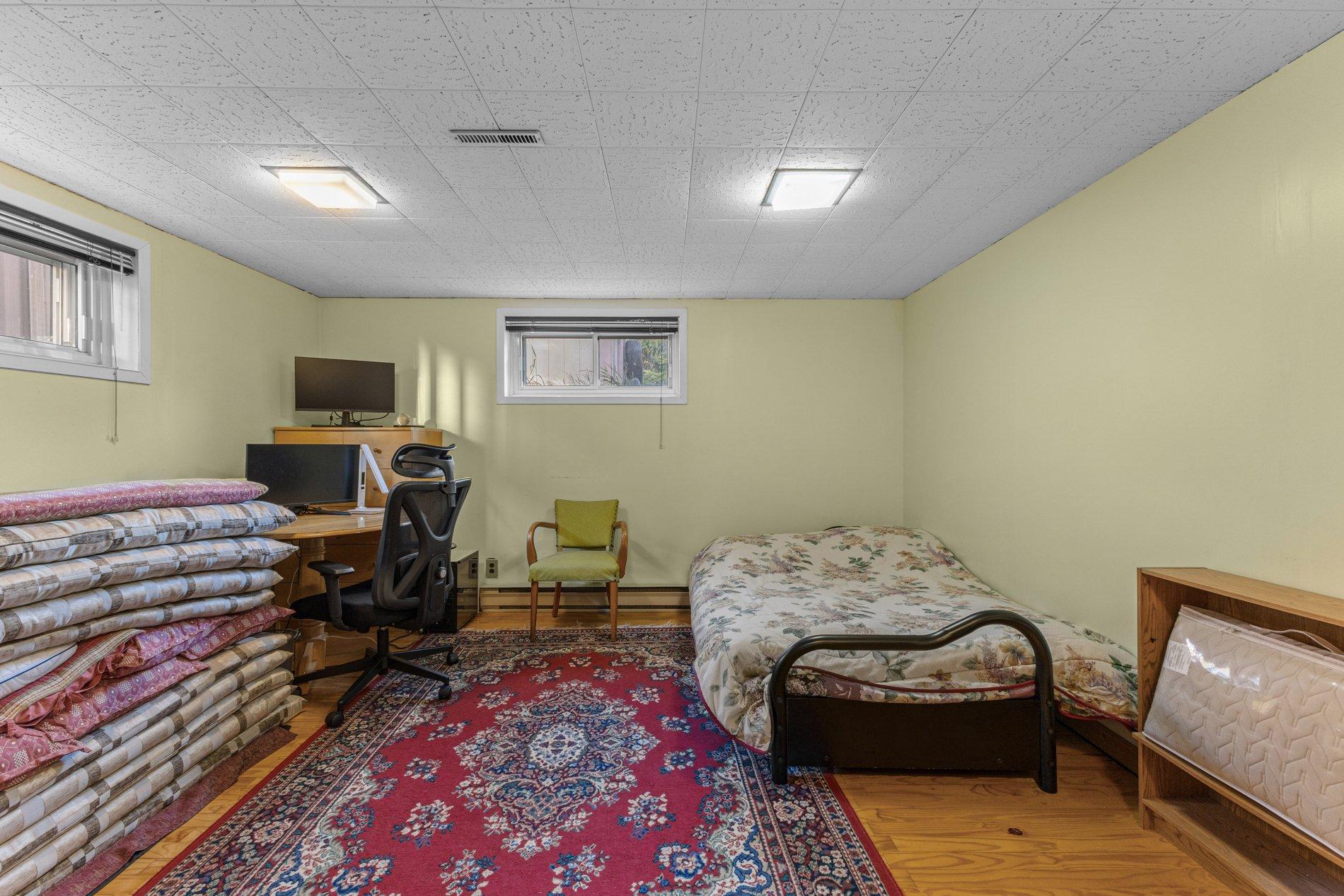 









1845


Av. Fontaine

,
Laval (Chomedey),




QC
H7T1N8

