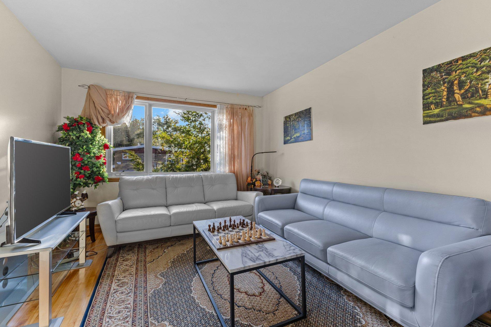 









1845


Av. Fontaine

,
Laval (Chomedey),




QC
H7T1N8

