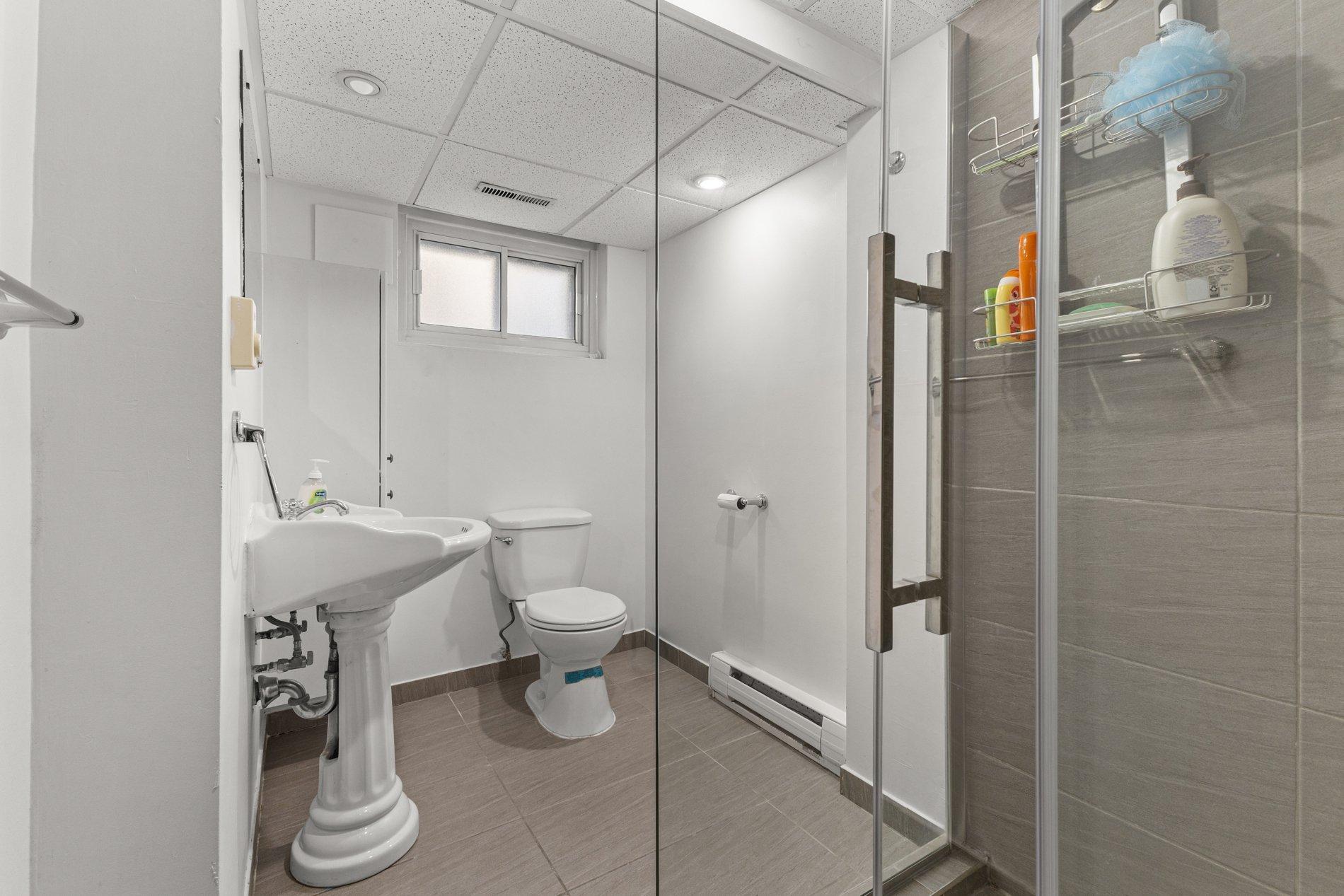 









1845


Av. Fontaine

,
Laval (Chomedey),




QC
H7T1N8

