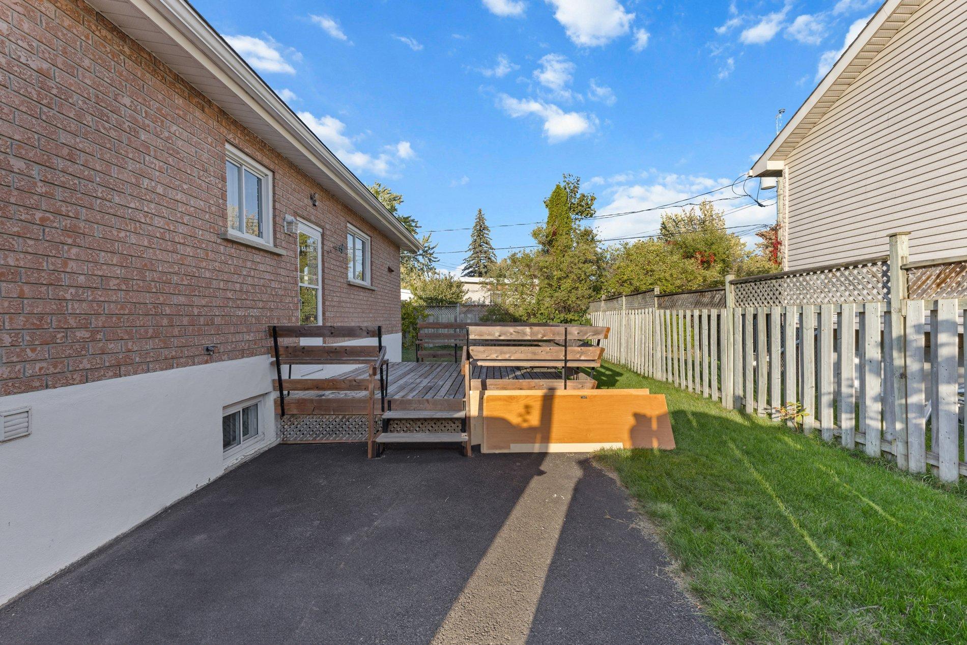 









1845


Av. Fontaine

,
Laval (Chomedey),




QC
H7T1N8

