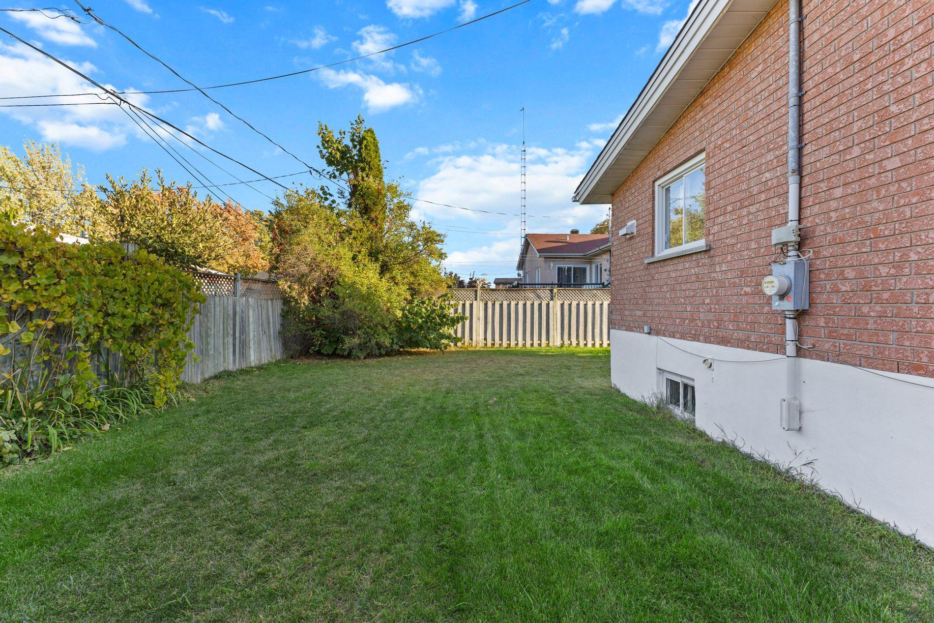 









1845


Av. Fontaine

,
Laval (Chomedey),




QC
H7T1N8

