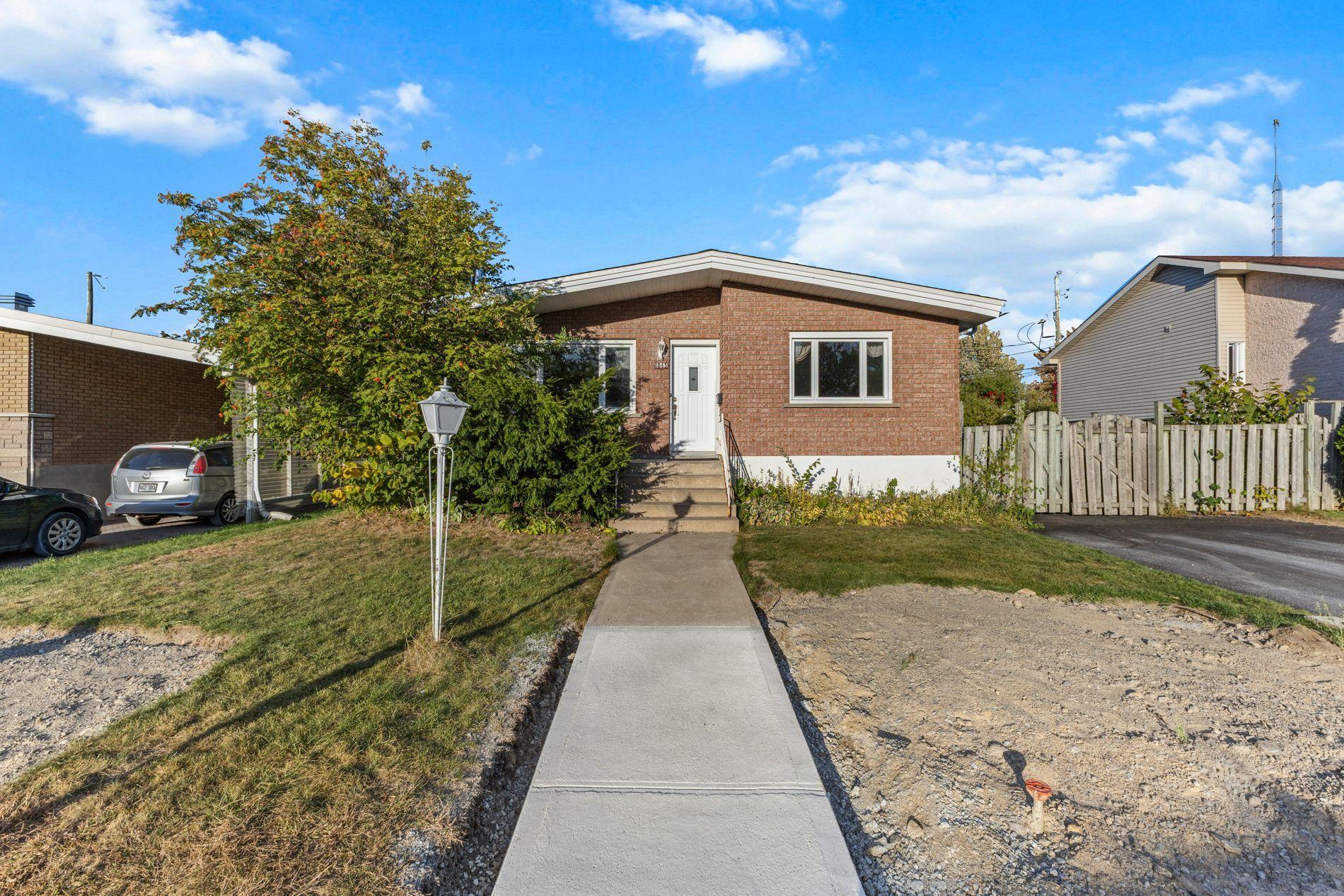 









1845


Av. Fontaine

,
Laval (Chomedey),




QC
H7T1N8


