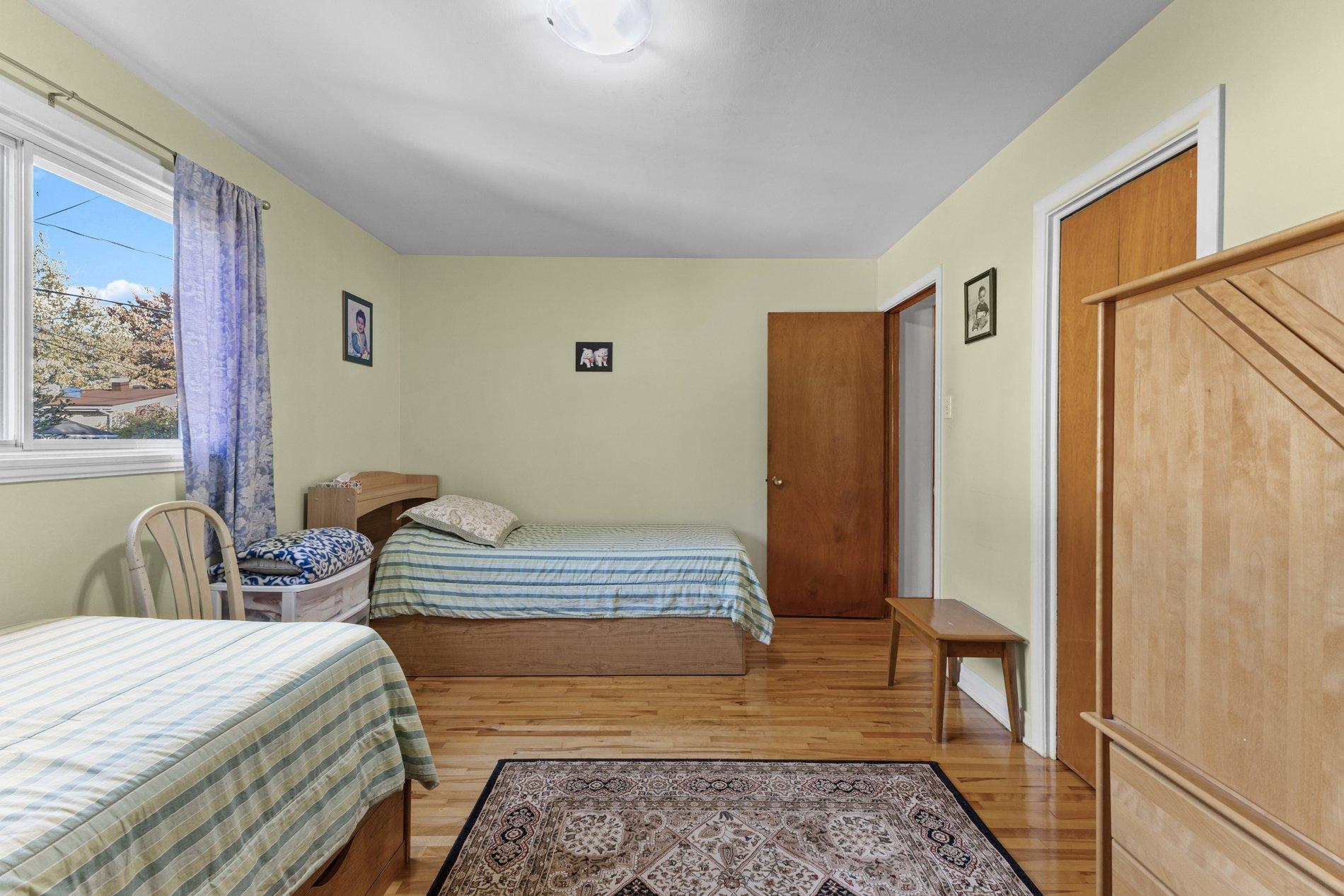 









1845


Av. Fontaine

,
Laval (Chomedey),




QC
H7T1N8

