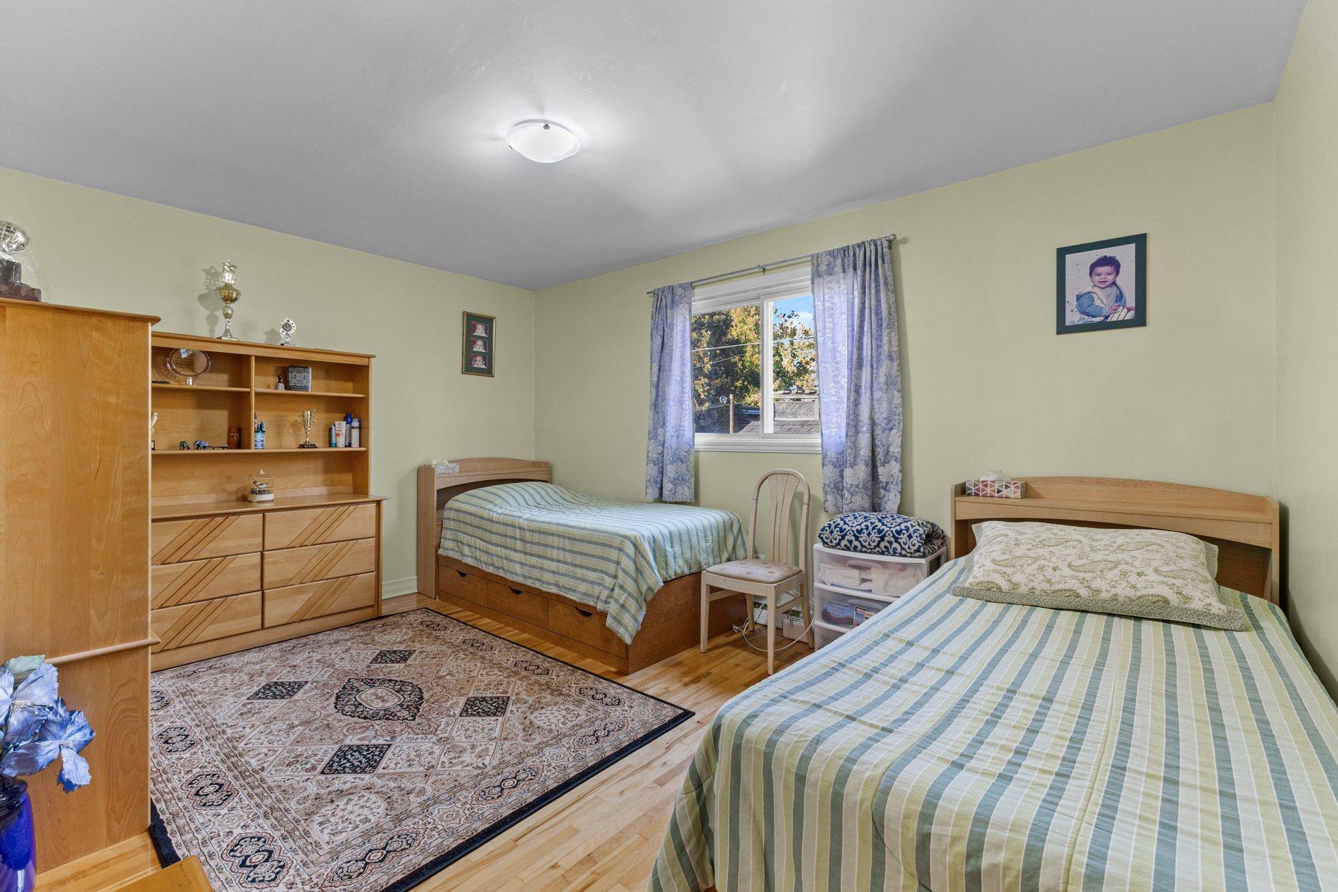 









1845


Av. Fontaine

,
Laval (Chomedey),




QC
H7T1N8

