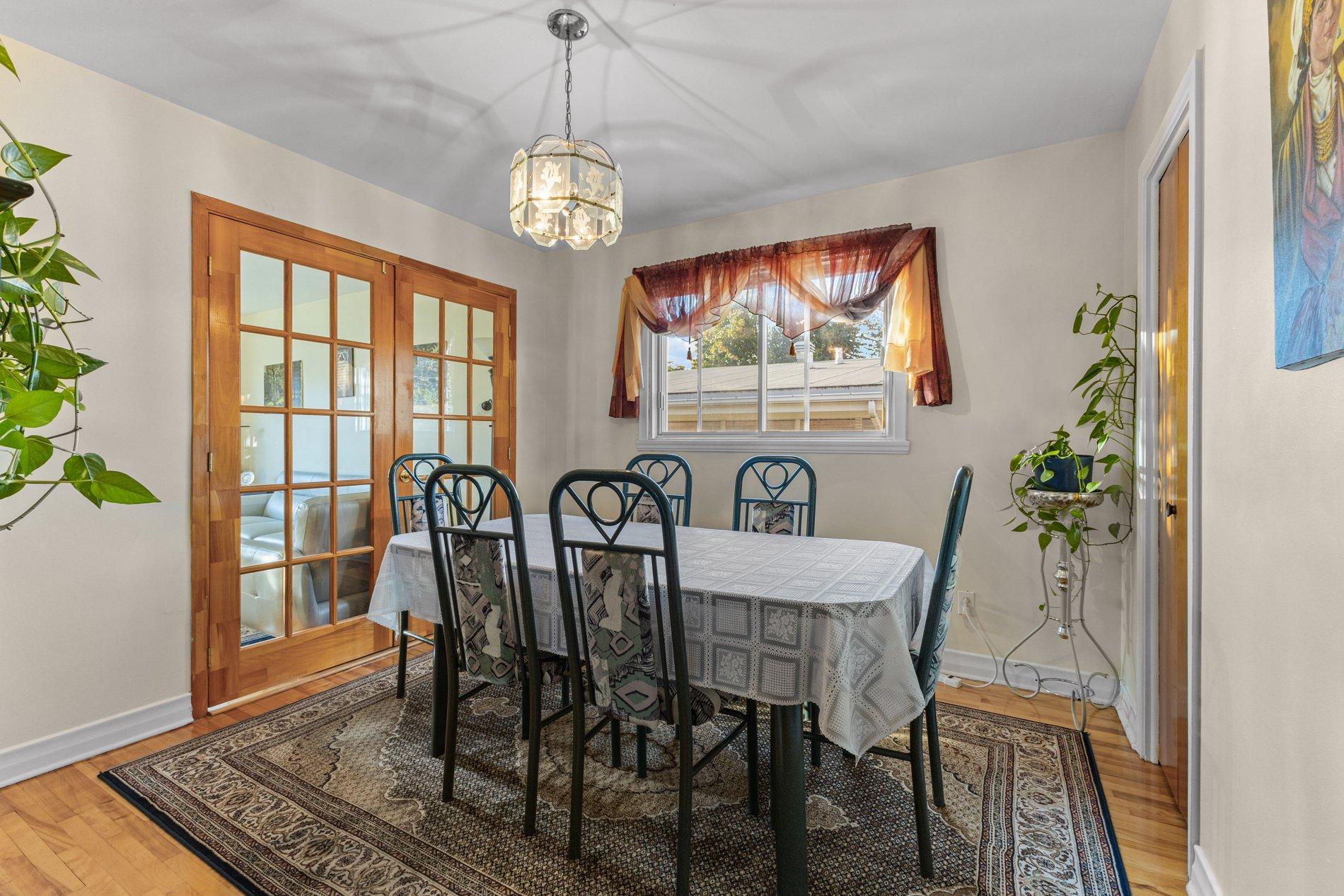 









1845


Av. Fontaine

,
Laval (Chomedey),




QC
H7T1N8

