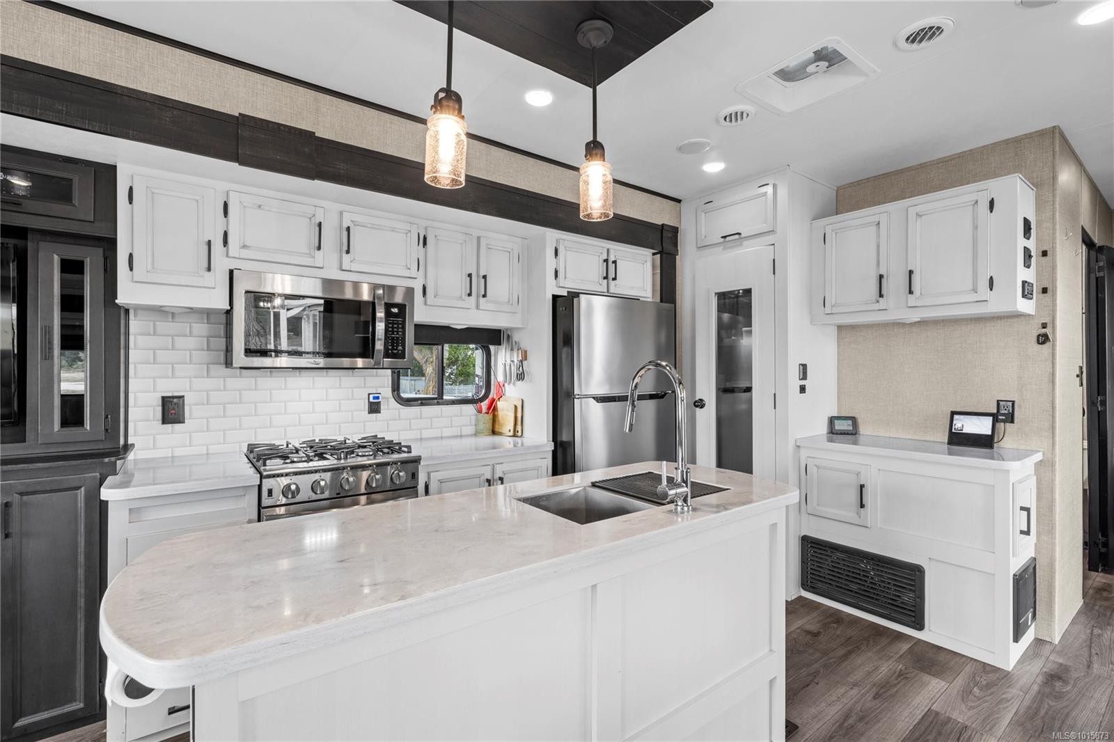 









200


Corfield

St, 208,
Parksville,







BC
V9P 2H5

