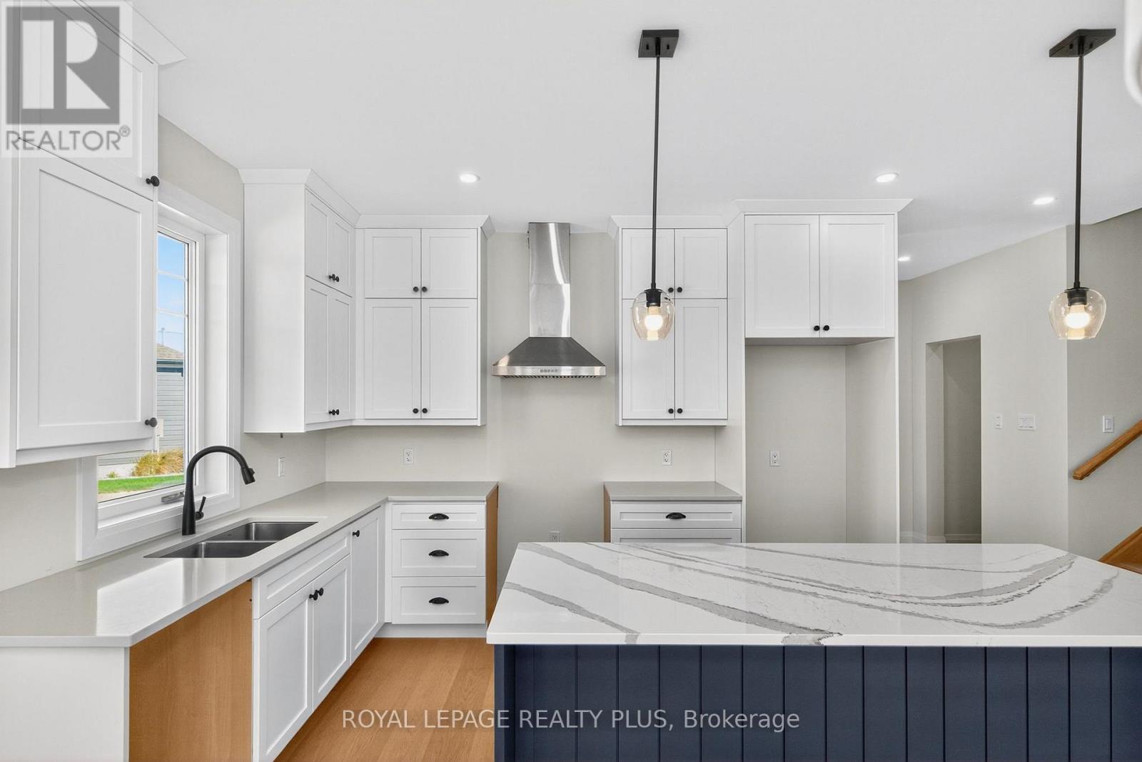 












10 MAGAZINE STREET

,
Penetanguishene,




Ontario
L9M0W6

