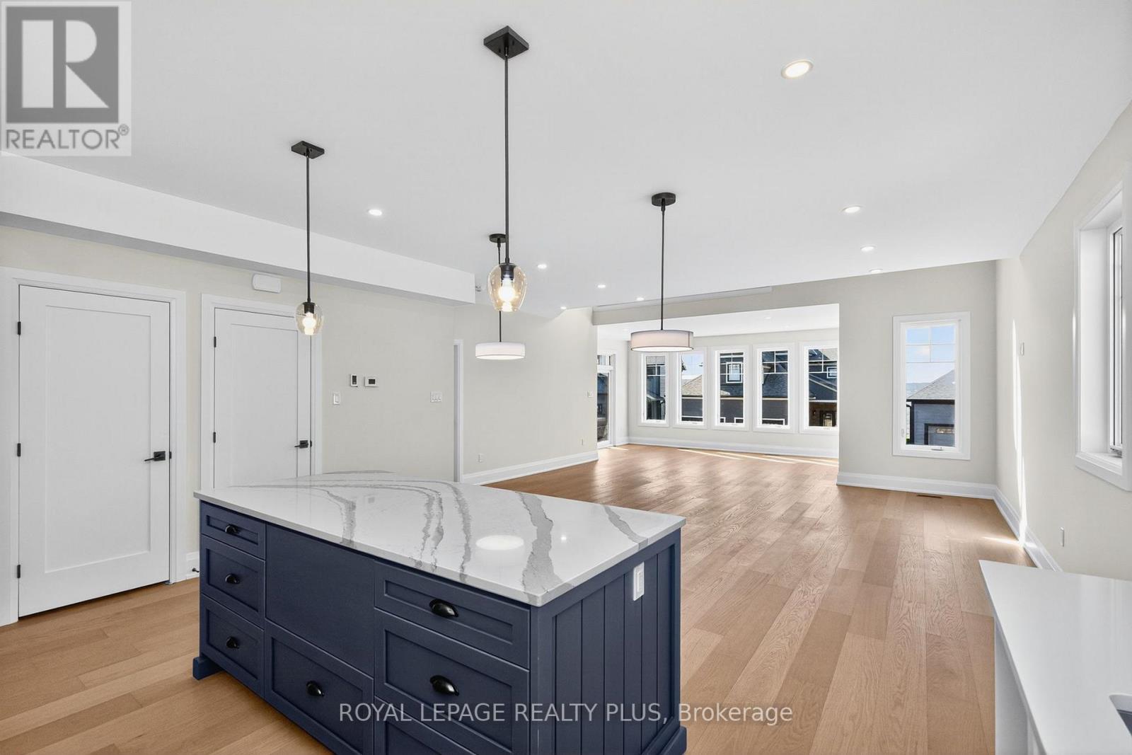 












10 MAGAZINE STREET

,
Penetanguishene,




Ontario
L9M0W6

